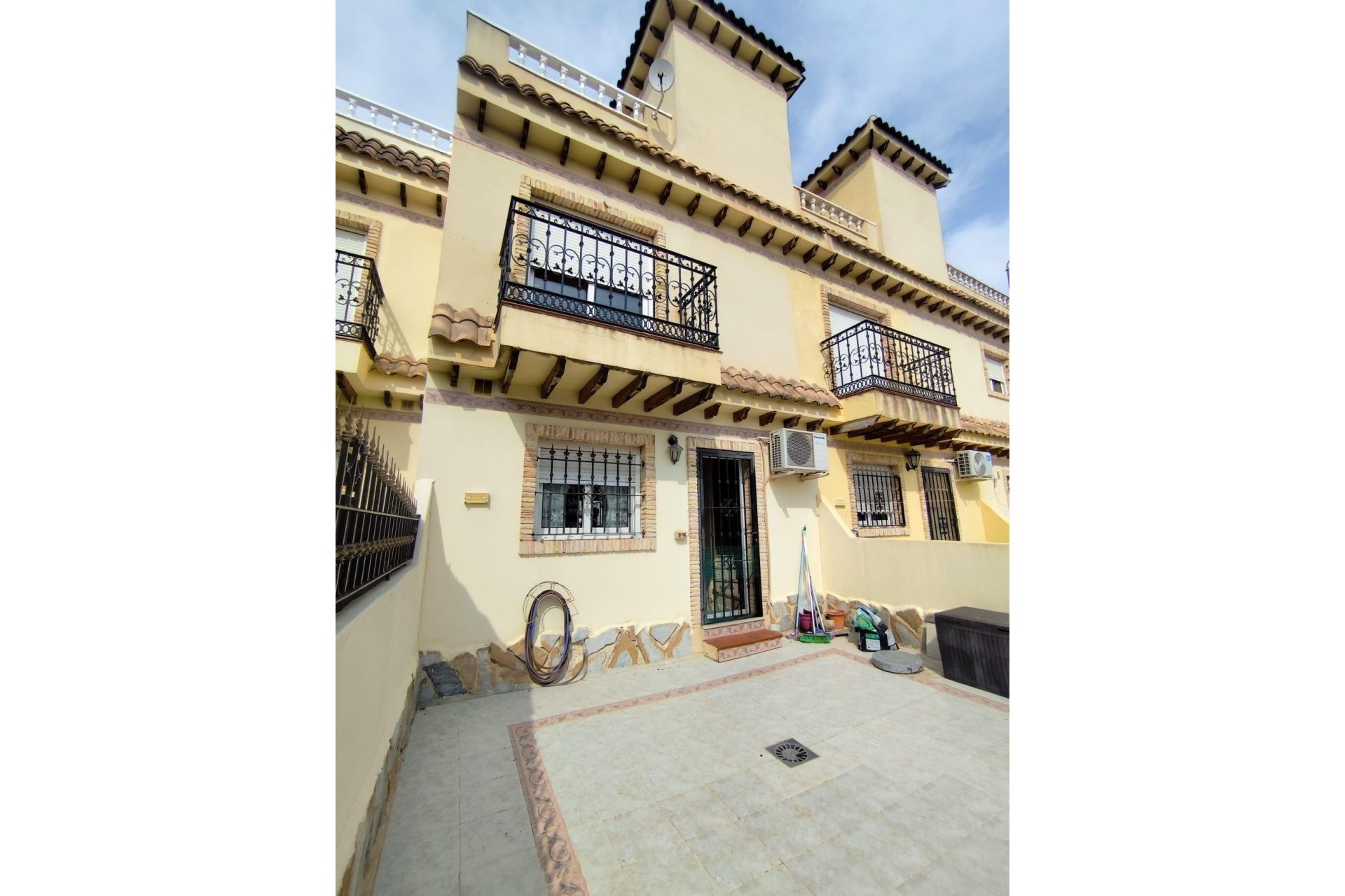 Herverkoop - Herenhuis -
Orihuela Costa - La Florida