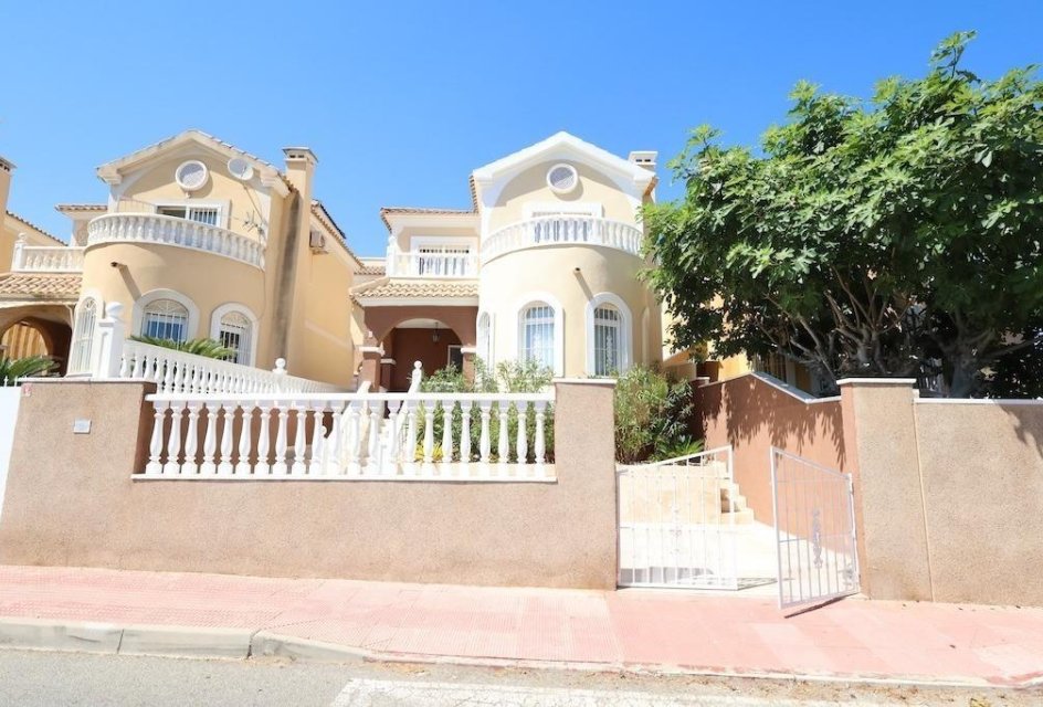 Herverkoop - Herenhuis -
Orihuela Costa - Las Filipinas