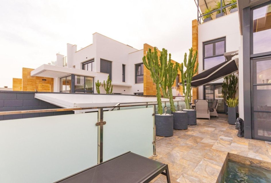 Herverkoop - Herenhuis -
Orihuela Costa - Lomas de Cabo Roig