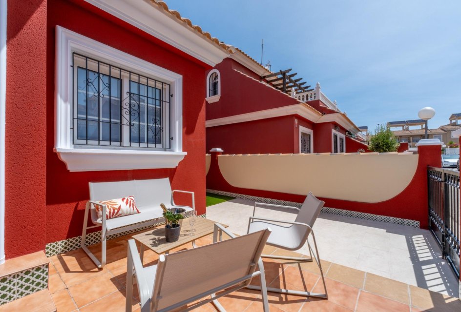 Herverkoop - Herenhuis -
Orihuela Costa - PAU 26