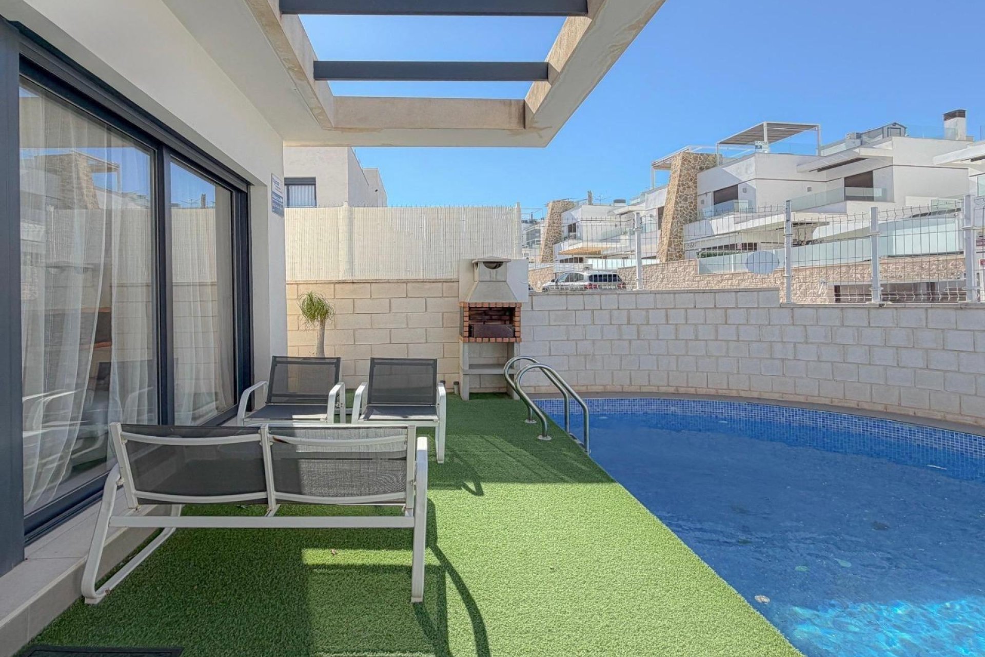 Herverkoop - Herenhuis -
Orihuela Costa - PAU 26