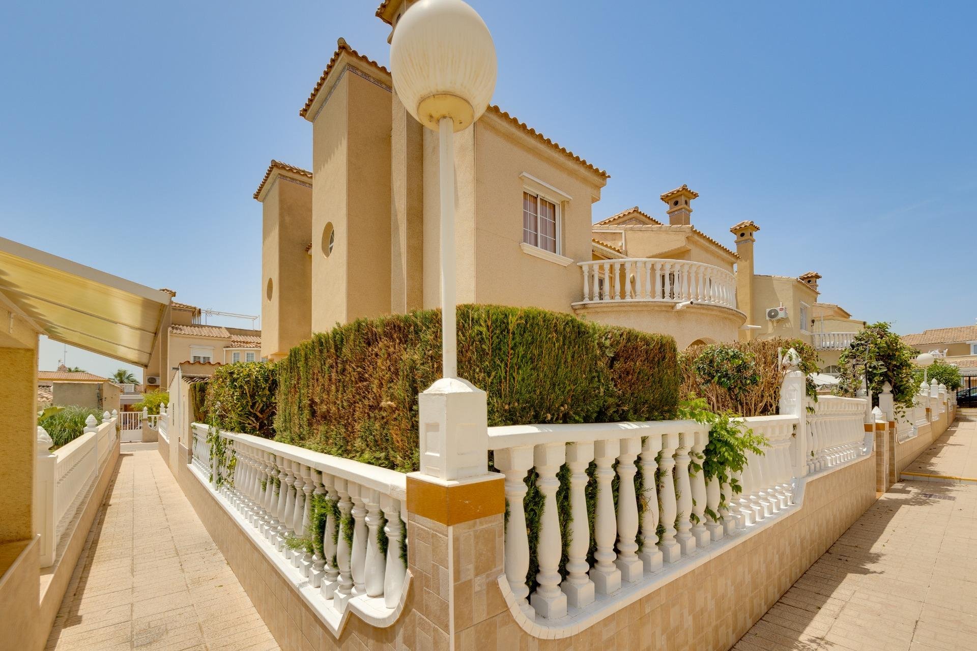Herverkoop - Herenhuis -
Orihuela Costa - Playa Flamenca