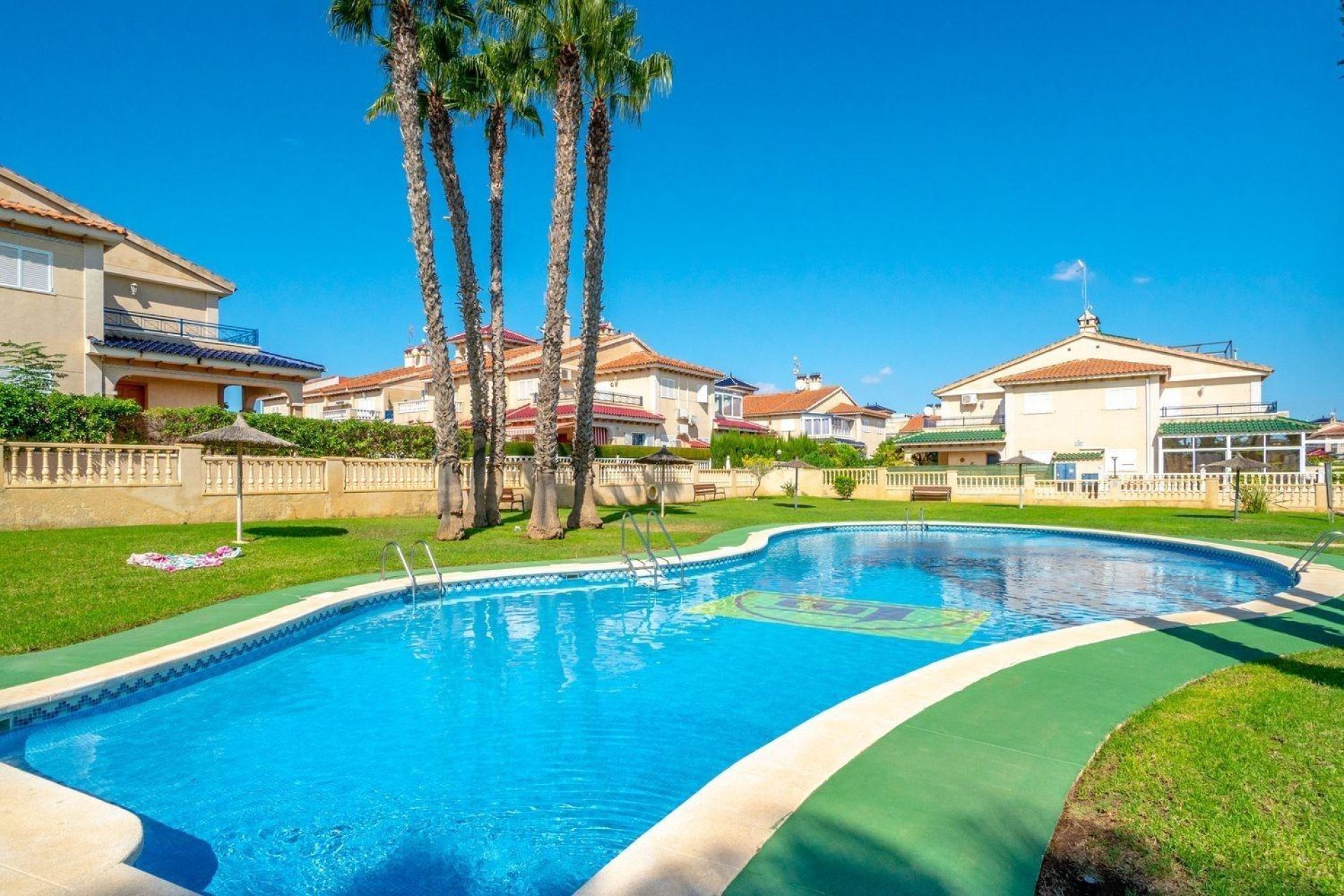 Herverkoop - Herenhuis -
Orihuela Costa - Punta Prima