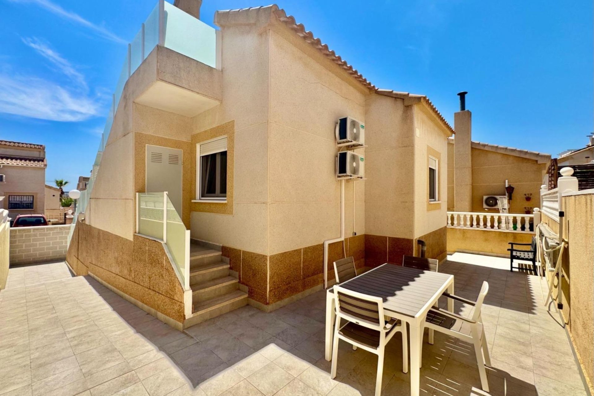 Herverkoop - Herenhuis -
Orihuela Costa - Urbanización Perla del Mar