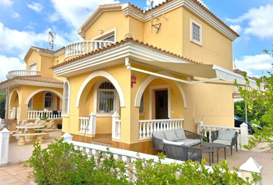 Herverkoop - Herenhuis -
Orihuela Costa - Villamartín-Las Filipinas