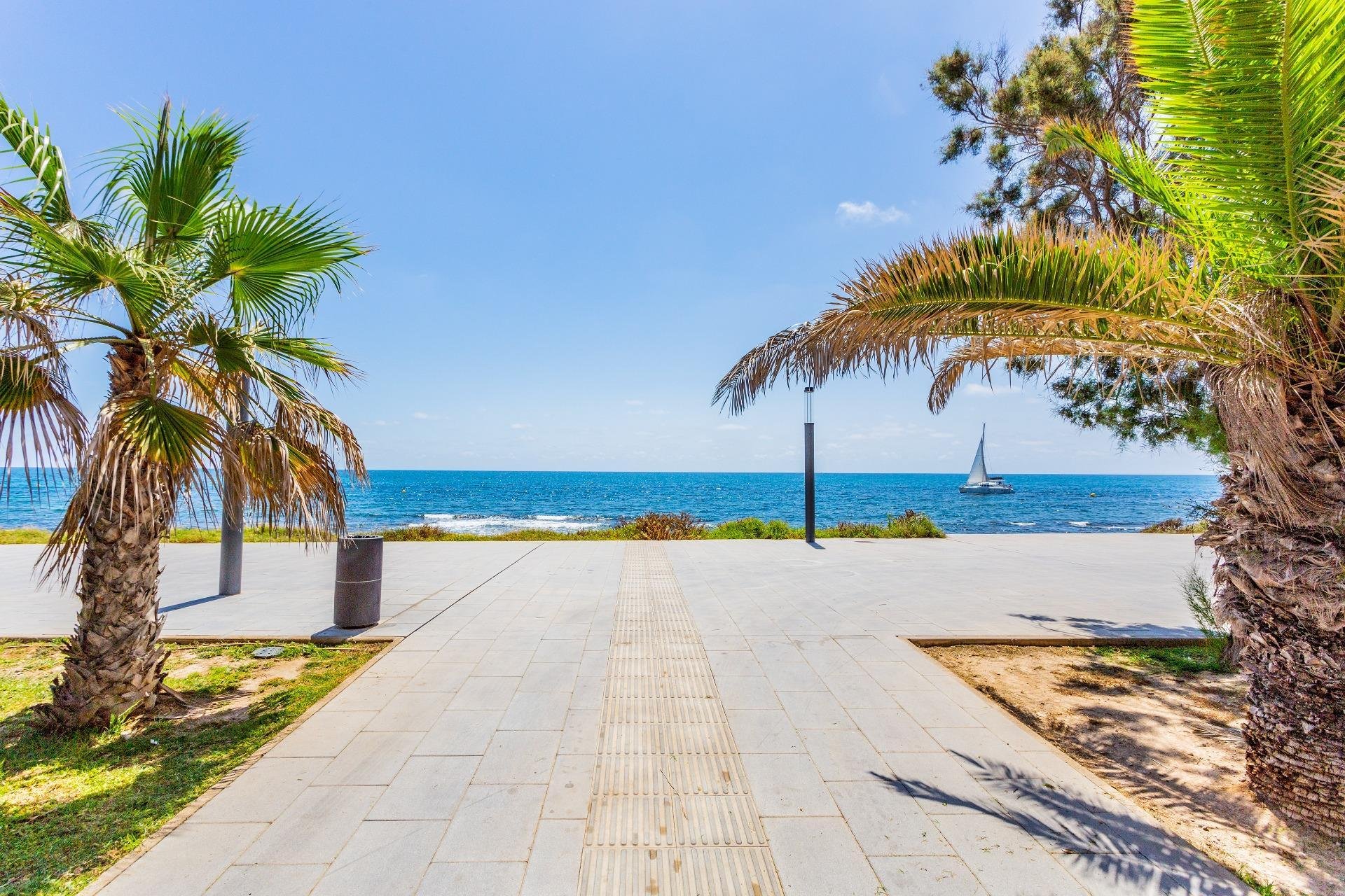 Herverkoop - Herenhuis -
Torrevieja - Aguas Nuevas