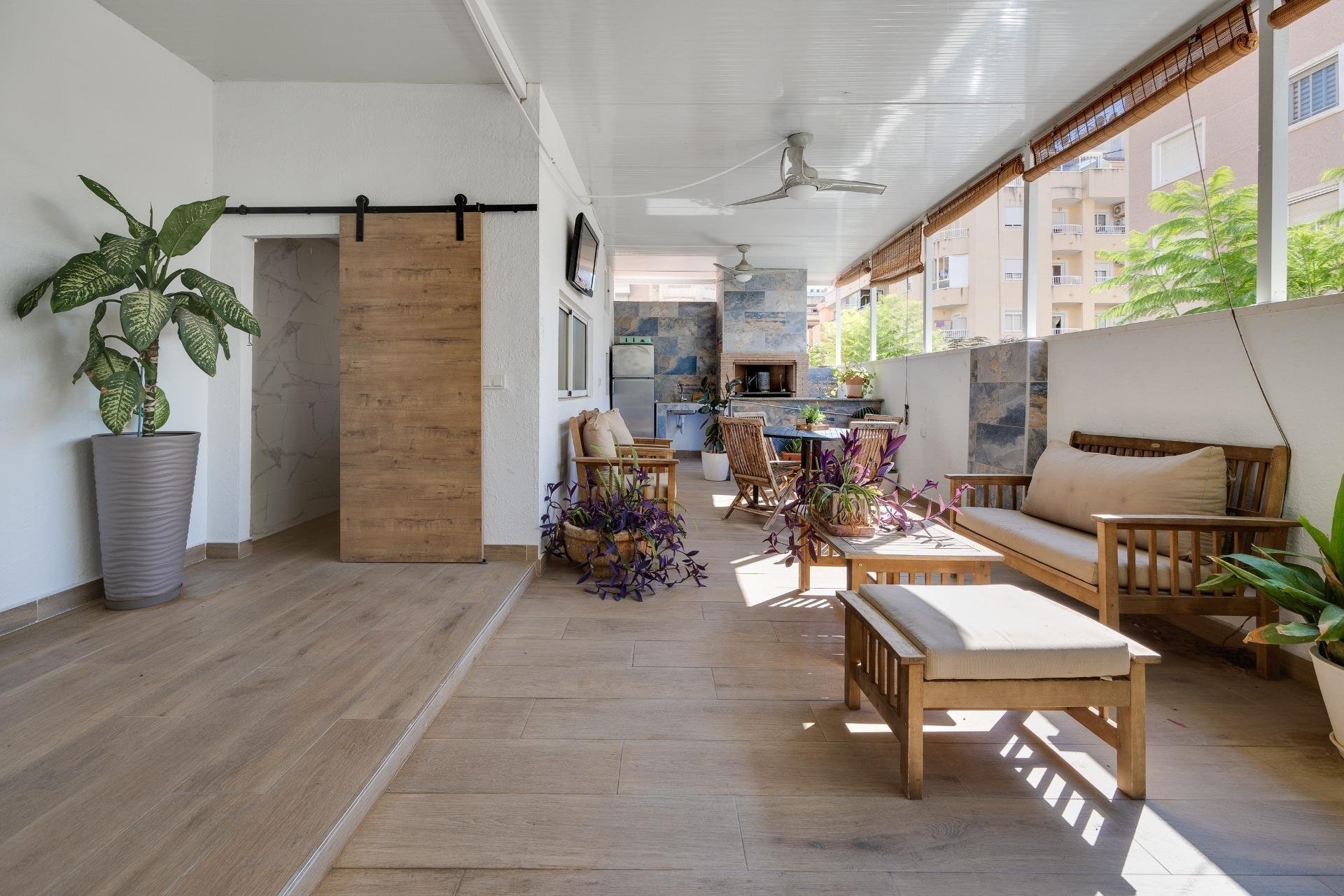 Herverkoop - Herenhuis -
Torrevieja - Centro