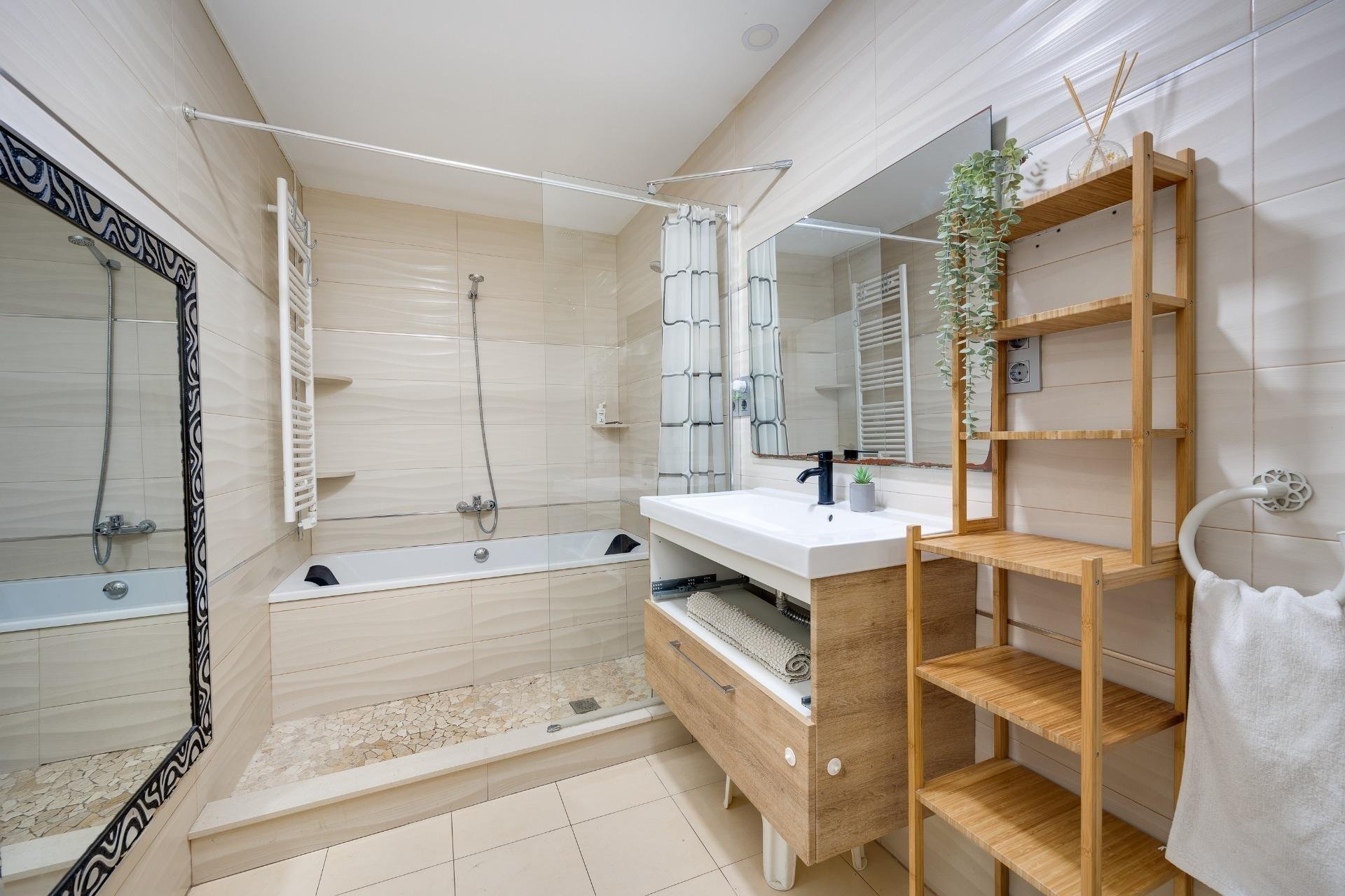 Herverkoop - Herenhuis -
Torrevieja - Centro