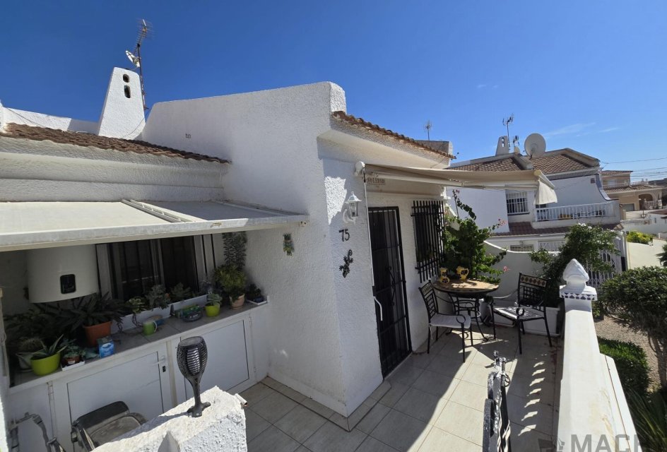 Herverkoop - Herenhuis -
Torrevieja - El chaparral