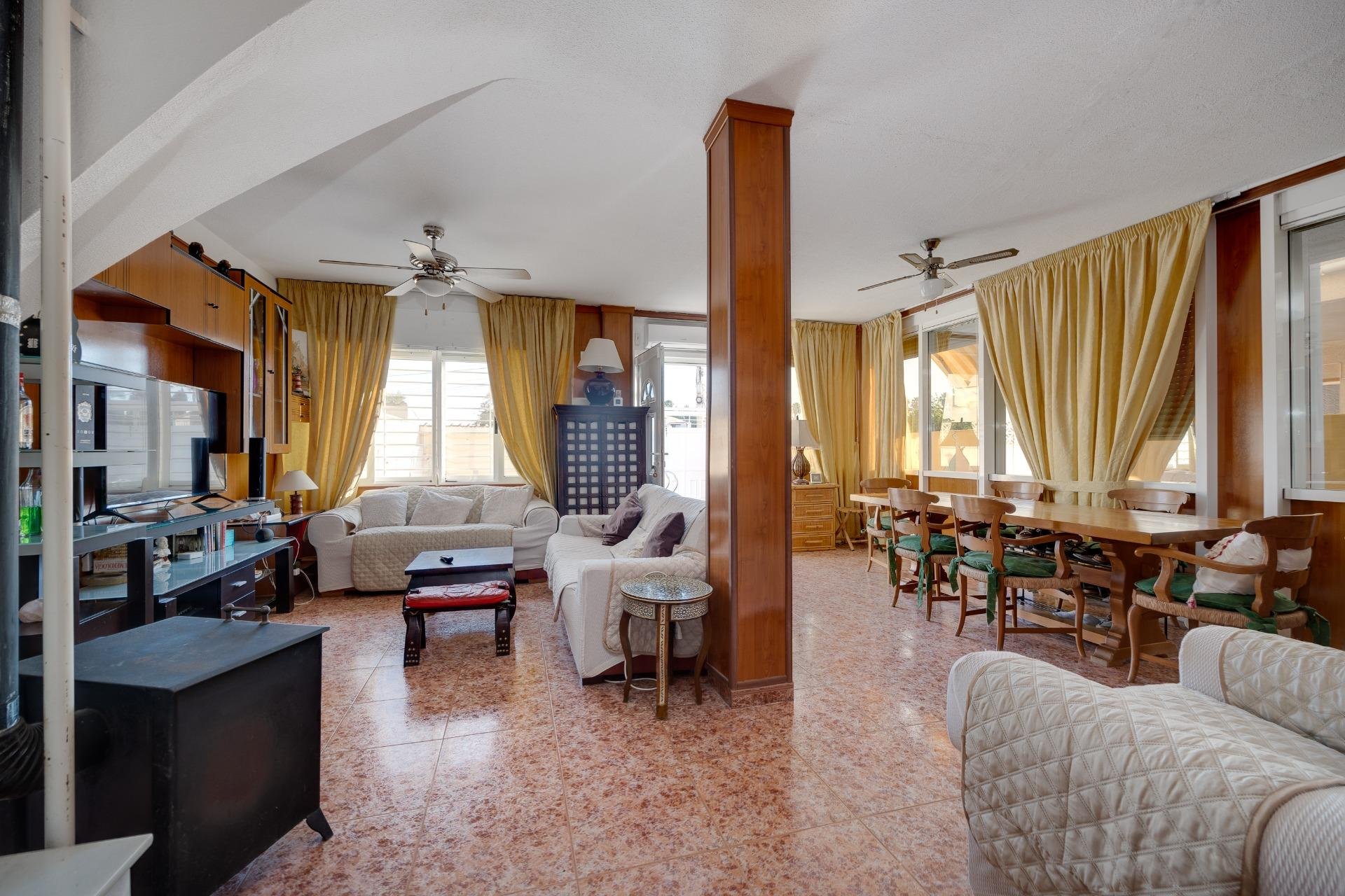 Herverkoop - Herenhuis -
Torrevieja - La Siesta - El Salado - Torreta