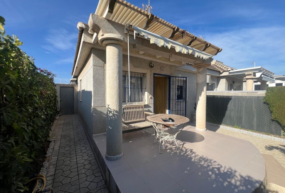 Herverkoop - Herenhuis -
Torrevieja - La siesta