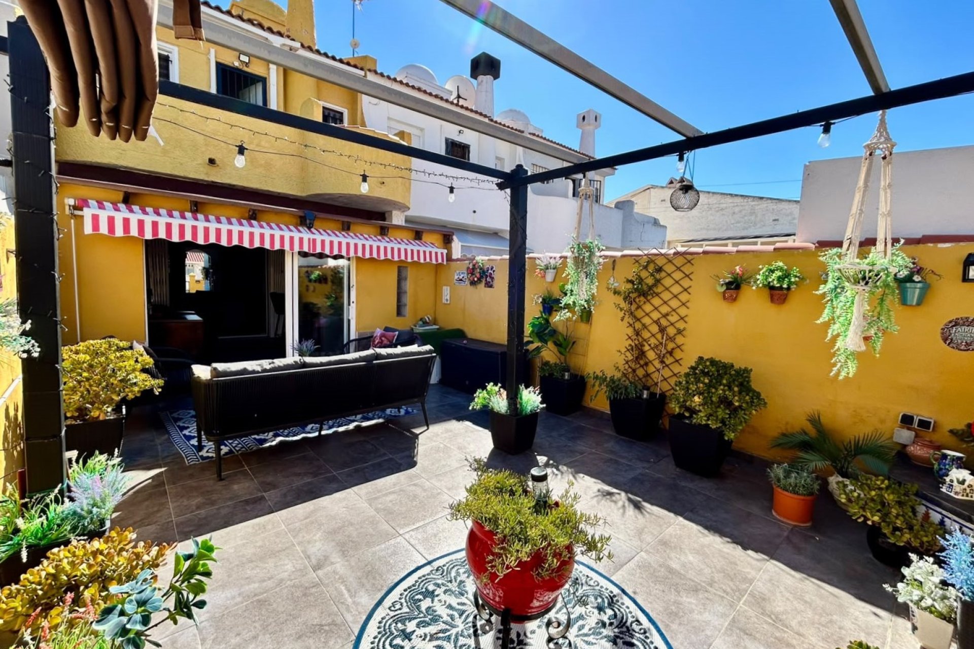 Herverkoop - Herenhuis -
Torrevieja - La siesta