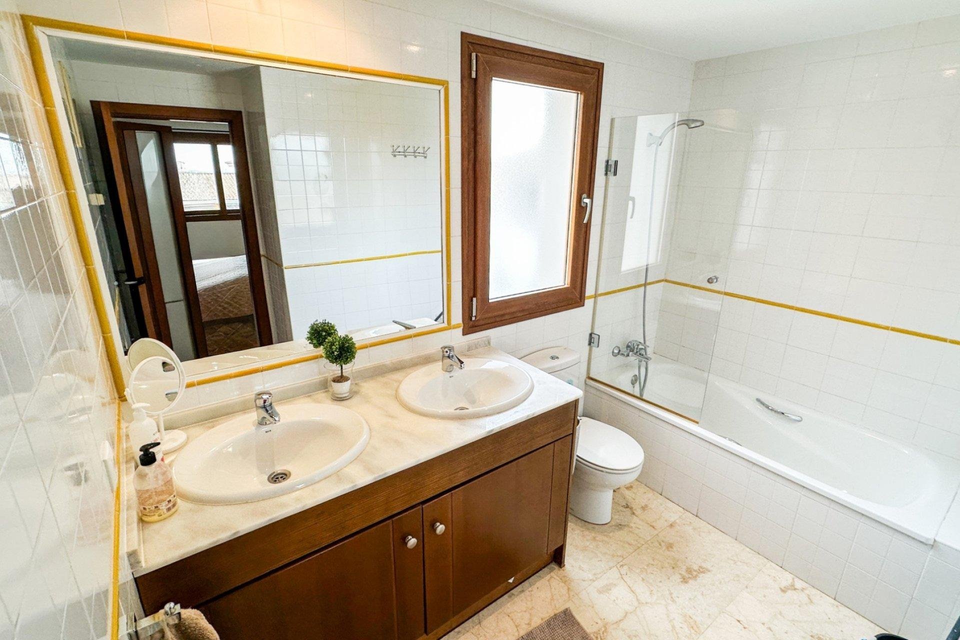 Herverkoop - Penthouse -
Torrevieja - Punta prima