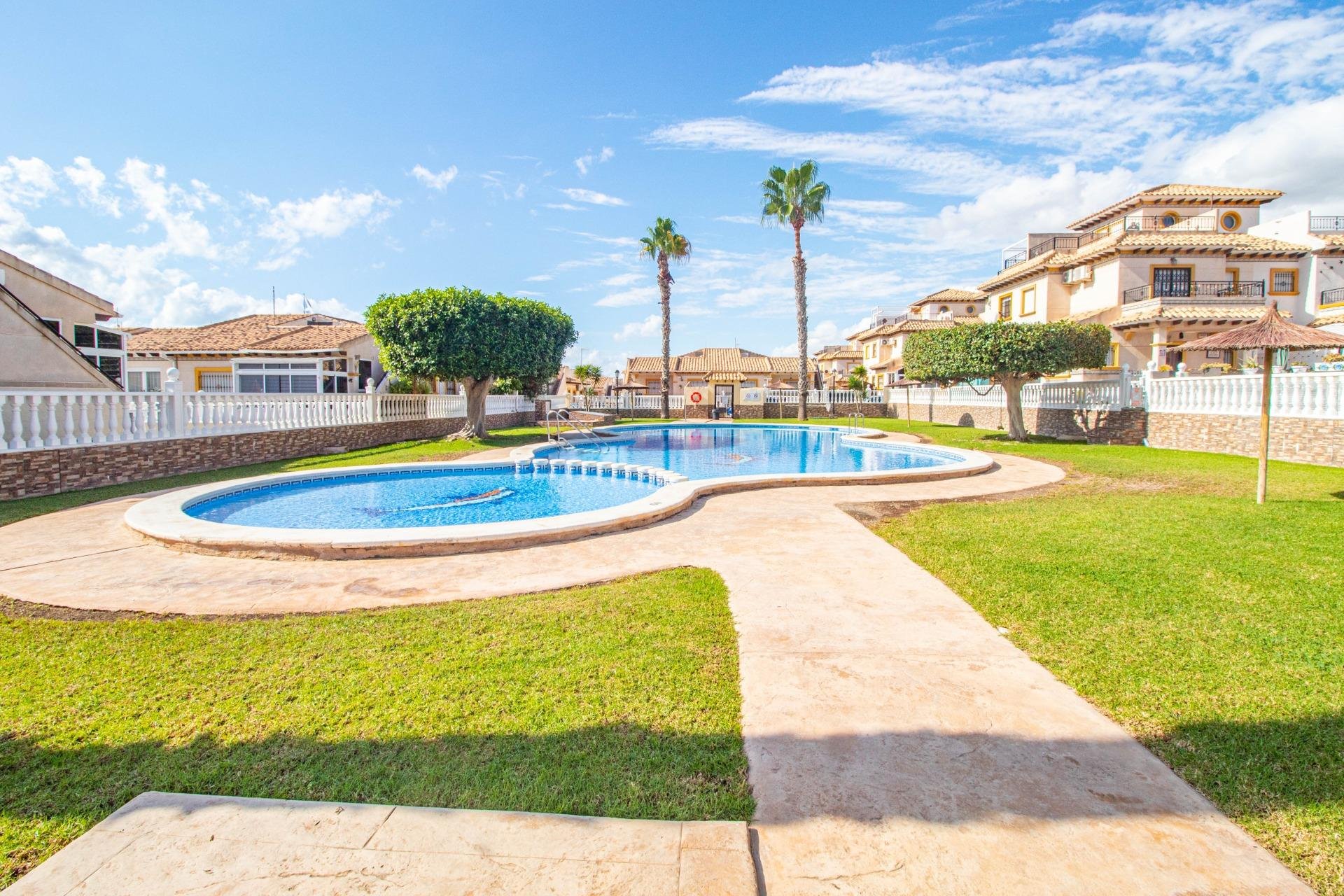 Herverkoop - Terraced house -
Orihuela Costa - La Zenia