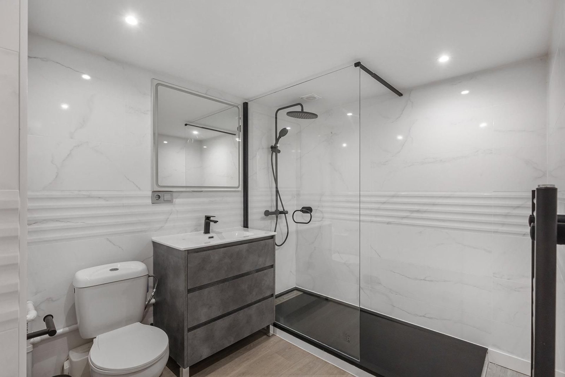 Herverkoop - Villa -
Guardamar del Segura - Urbanizaciones