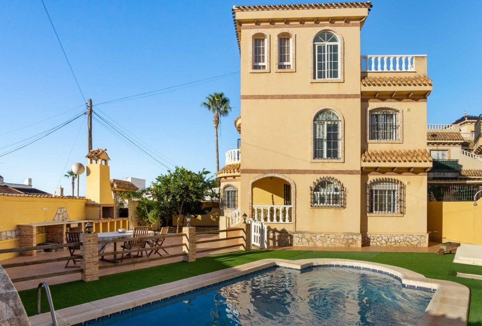 Herverkoop - Villa -
Orihuela Costa - La Florida