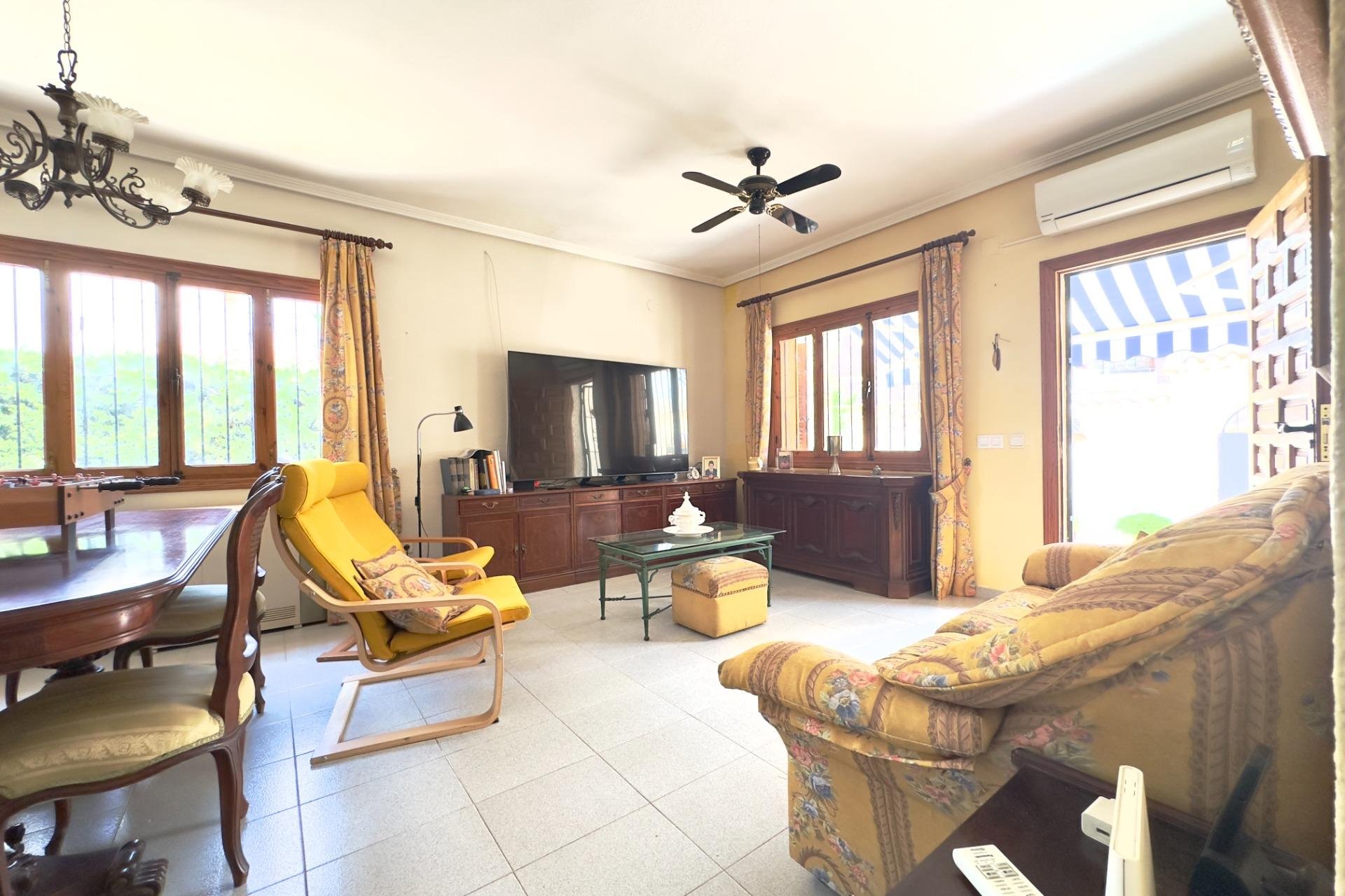 Herverkoop - Villa -
Orihuela Costa - La Zenia