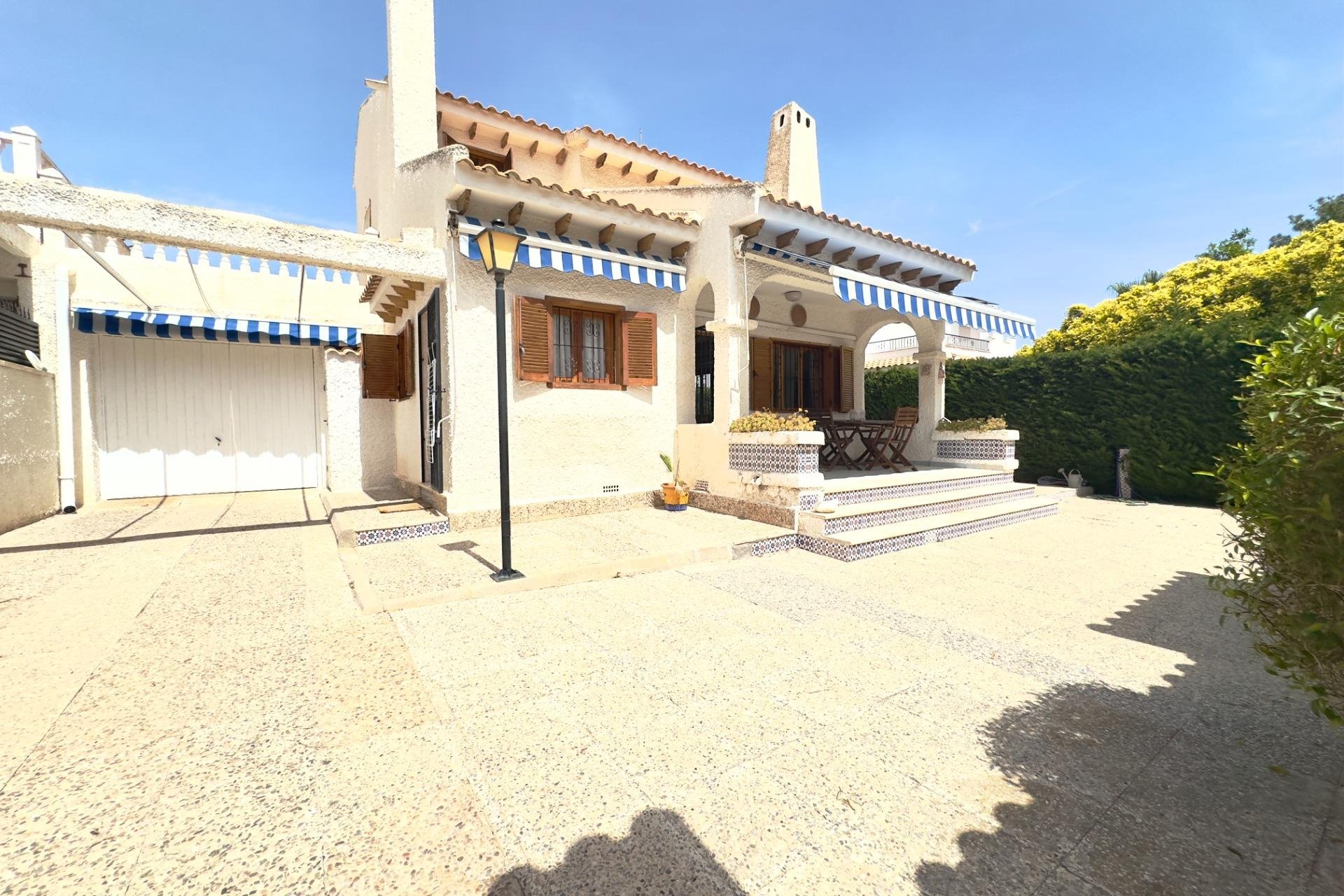 Herverkoop - Villa -
Orihuela Costa - La Zenia