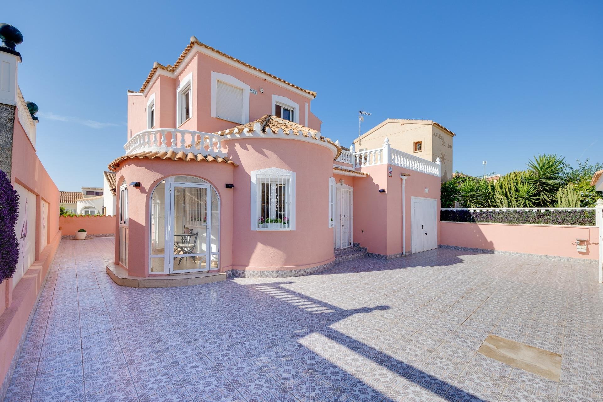 Herverkoop - Villa -
Orihuela Costa - Los Almendros-La Florida