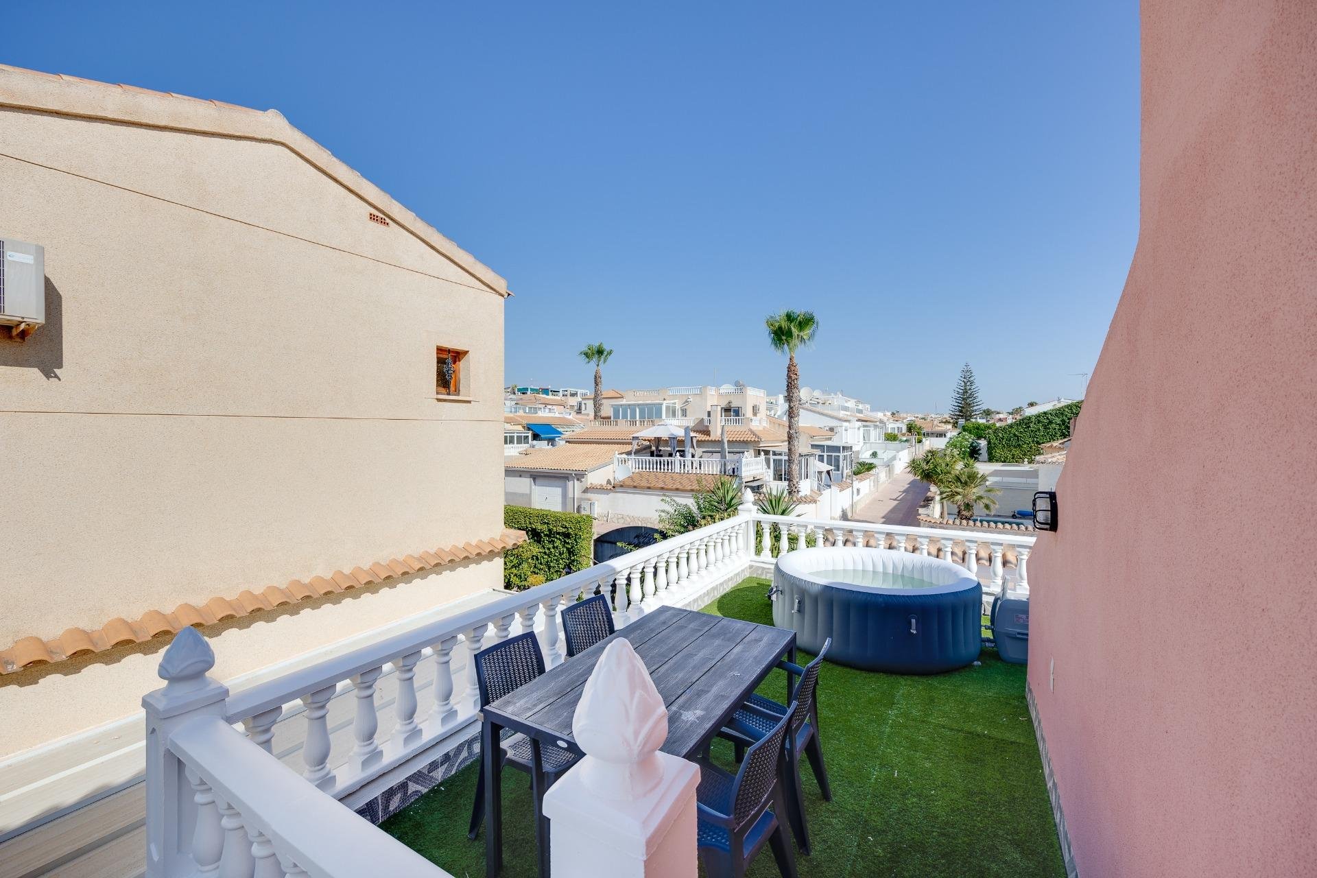 Herverkoop - Villa -
Orihuela Costa - Los Almendros-La Florida
