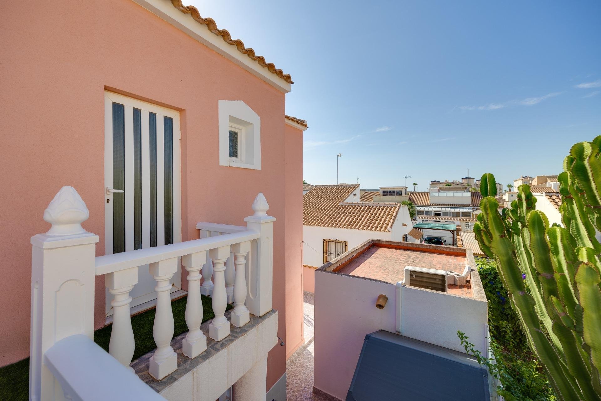 Herverkoop - Villa -
Orihuela Costa - Los Almendros-La Florida