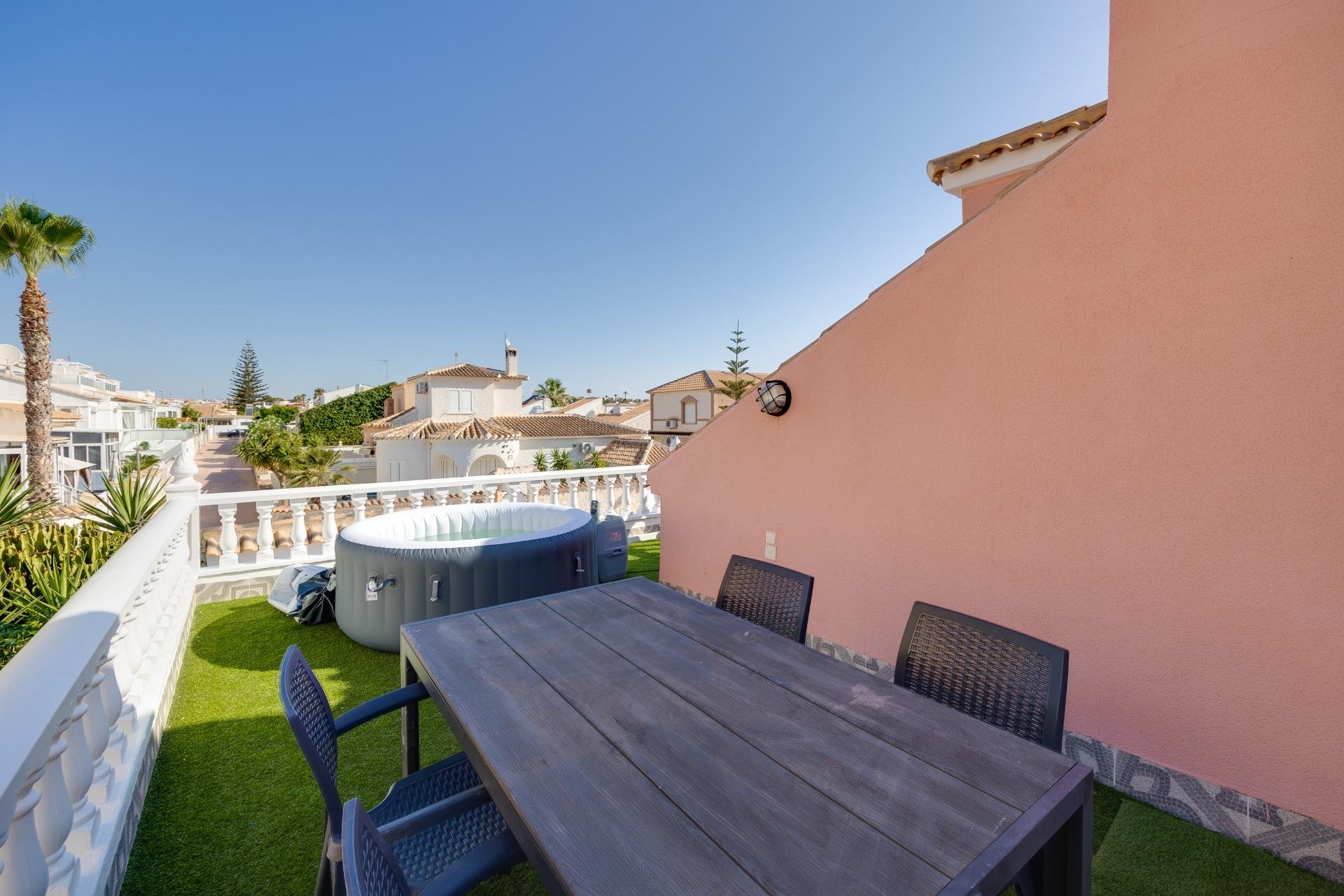 Herverkoop - Villa -
Orihuela Costa - Los Almendros-La Florida