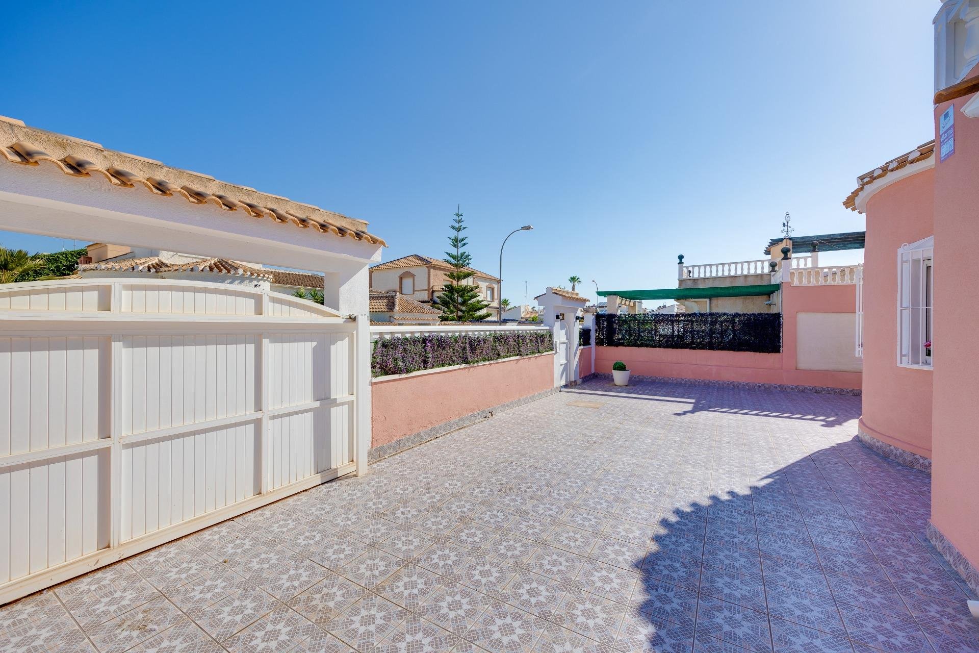 Herverkoop - Villa -
Orihuela Costa - Los Almendros-La Florida