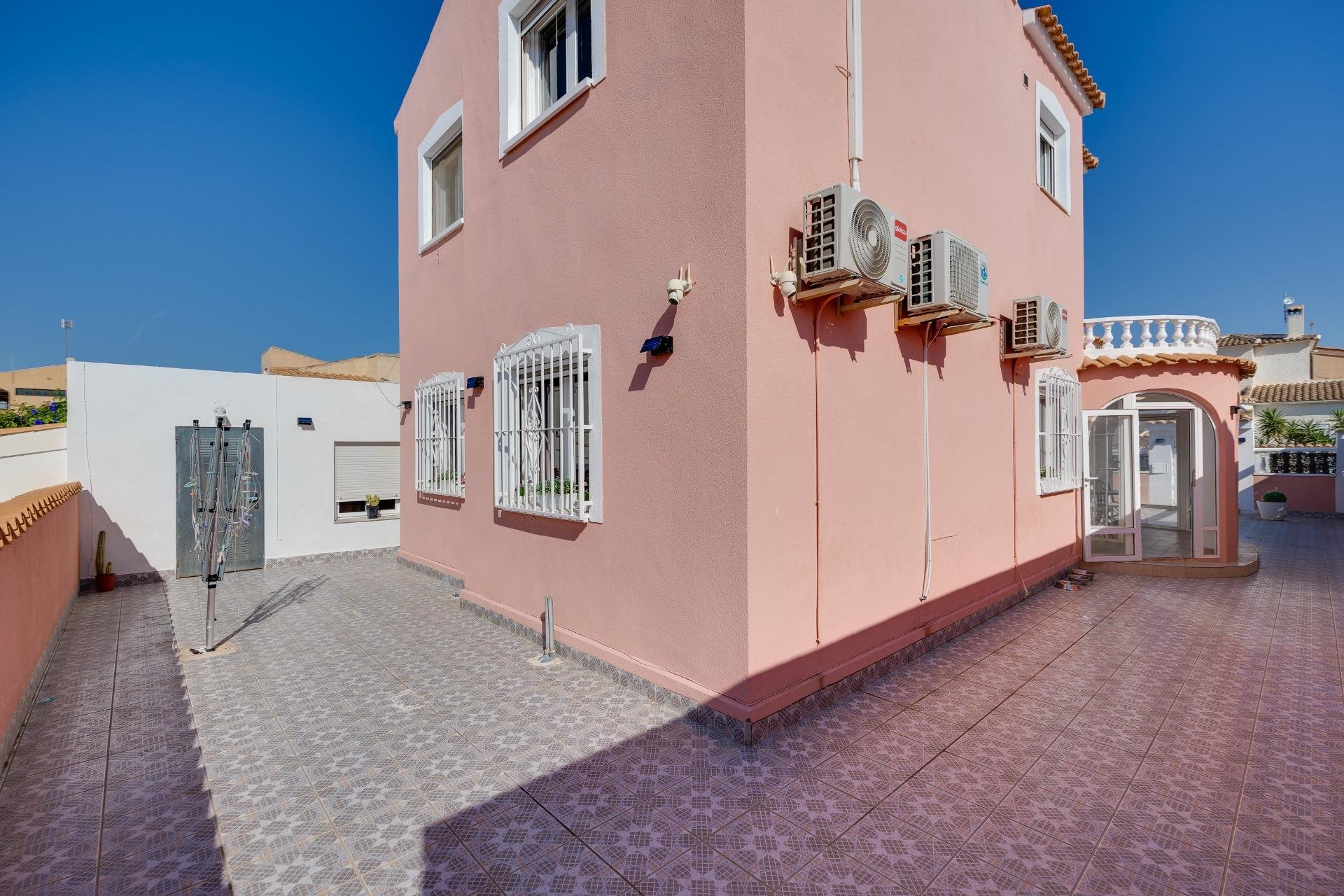Herverkoop - Villa -
Orihuela Costa - Los Almendros-La Florida