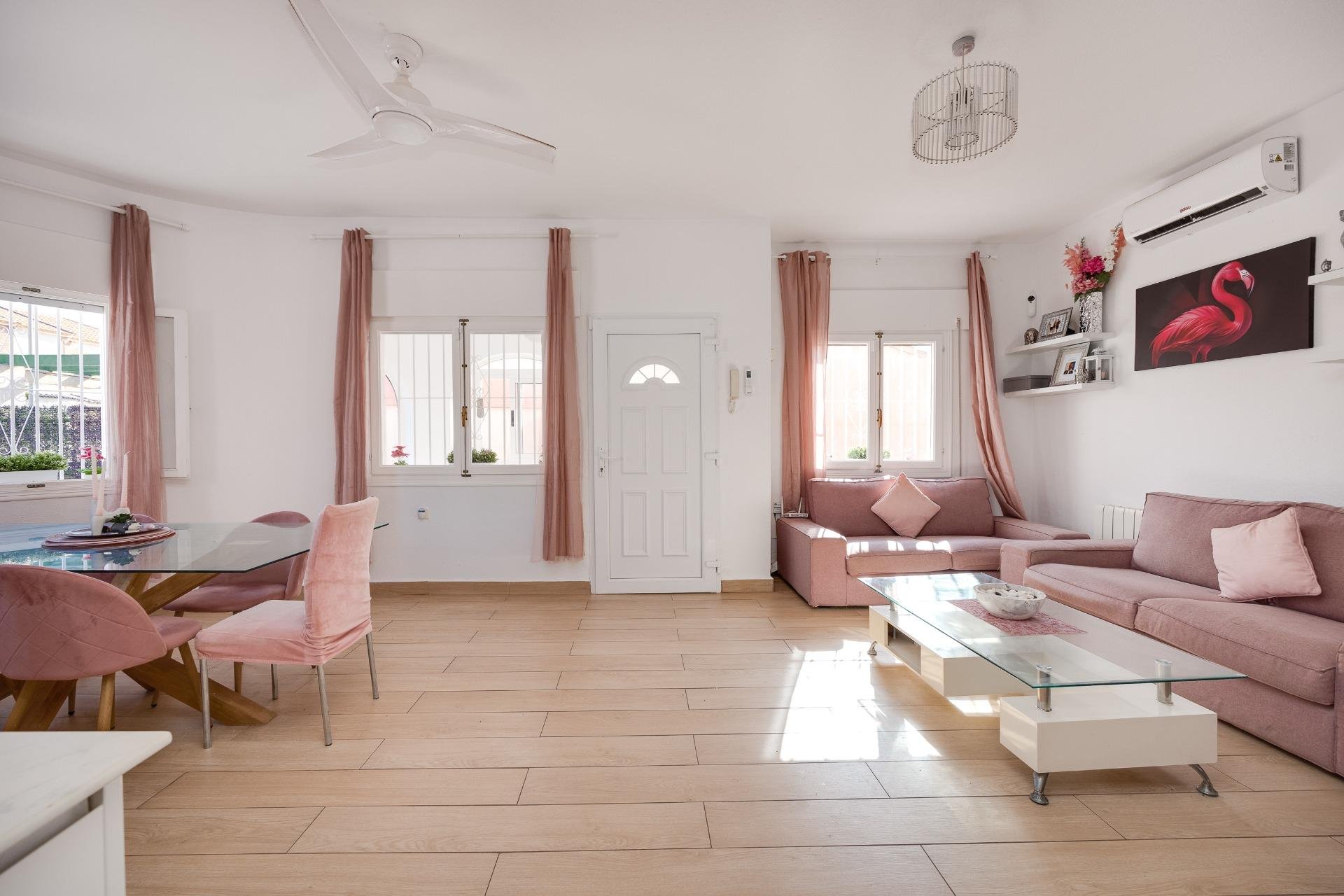 Herverkoop - Villa -
Orihuela Costa - Los Almendros-La Florida