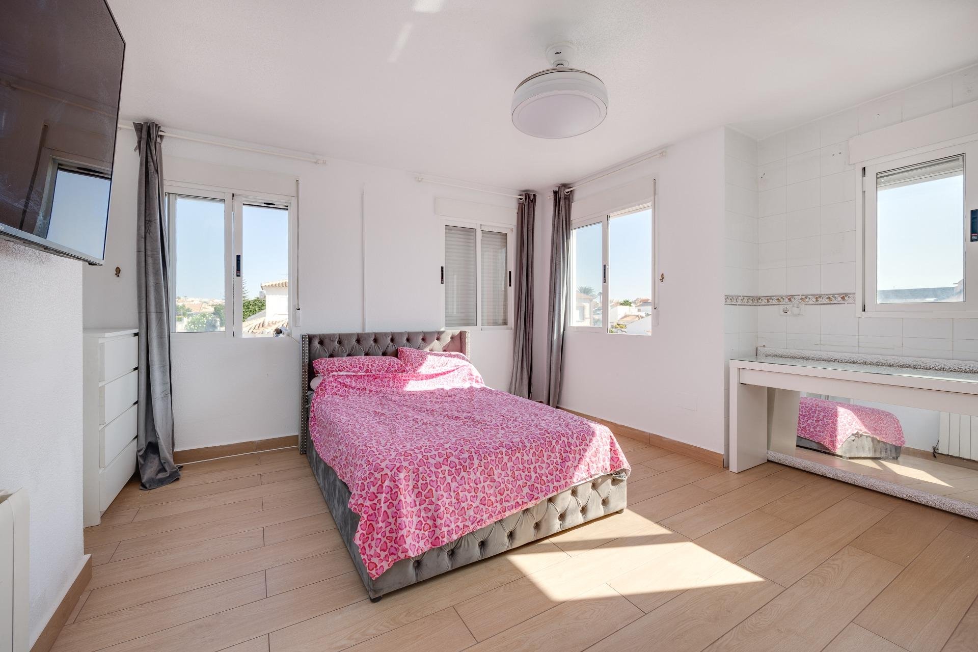 Herverkoop - Villa -
Orihuela Costa - Los Almendros-La Florida