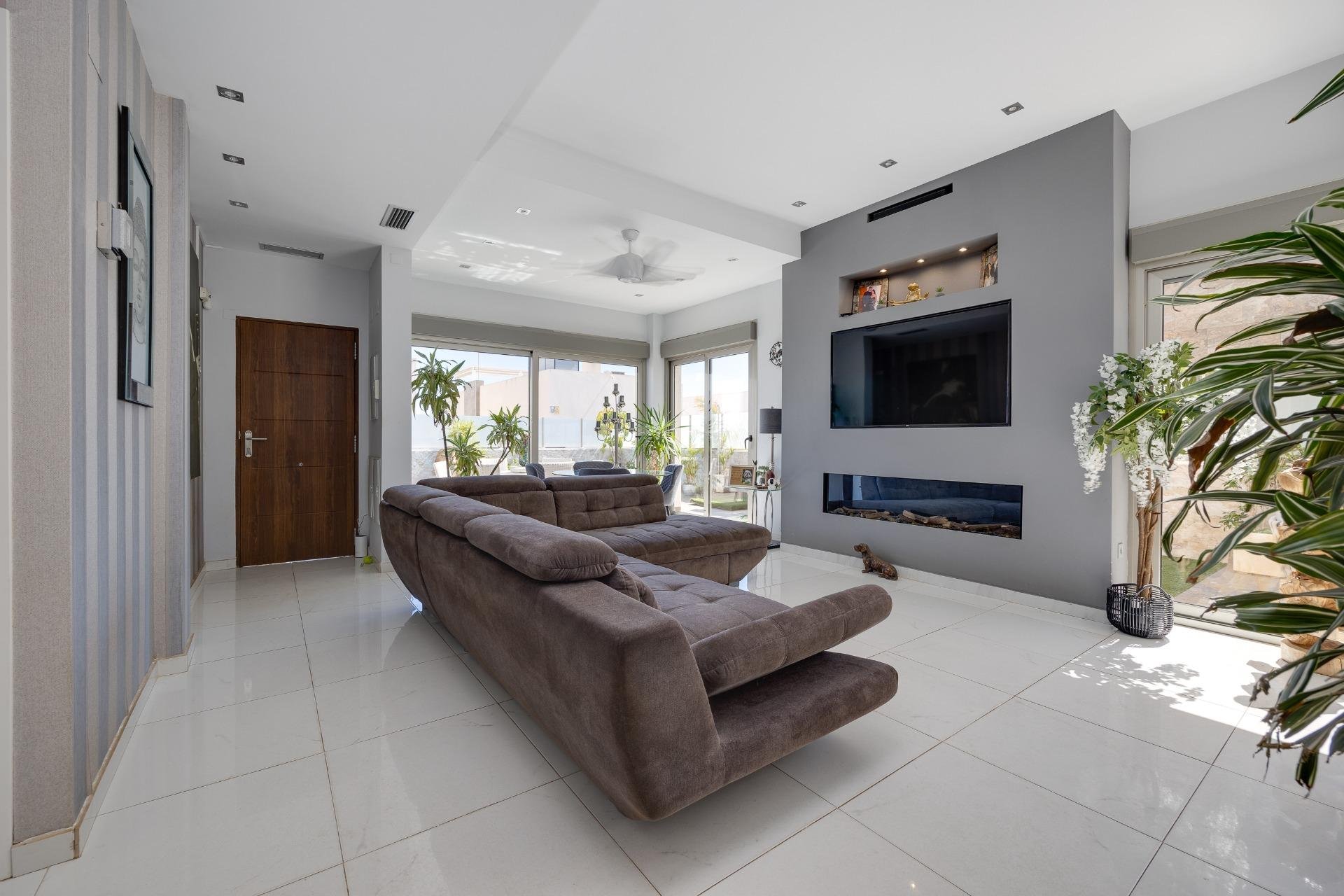 Herverkoop - Villa -
Orihuela Costa - PAU 26