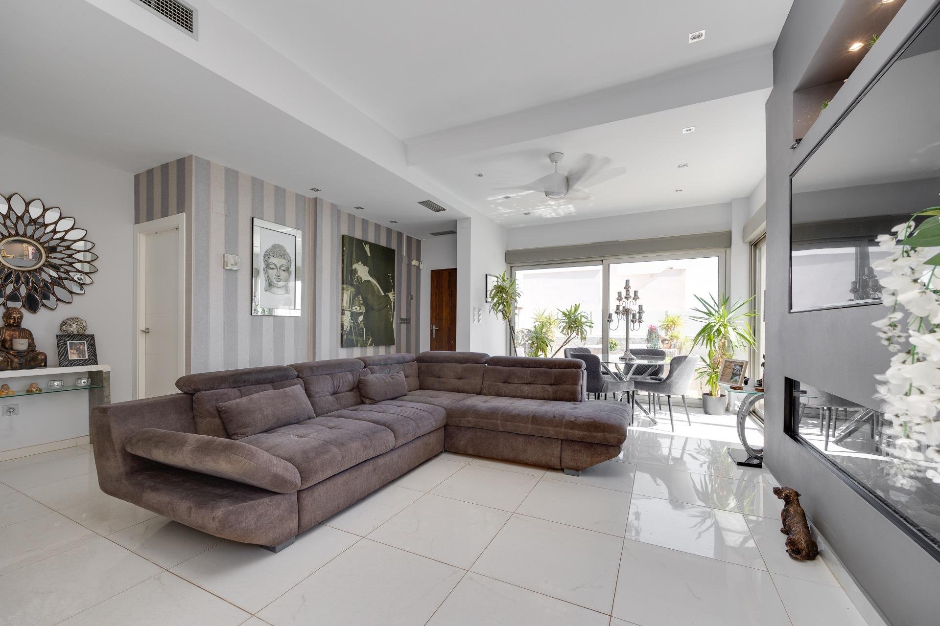 Herverkoop - Villa -
Orihuela Costa - PAU 26