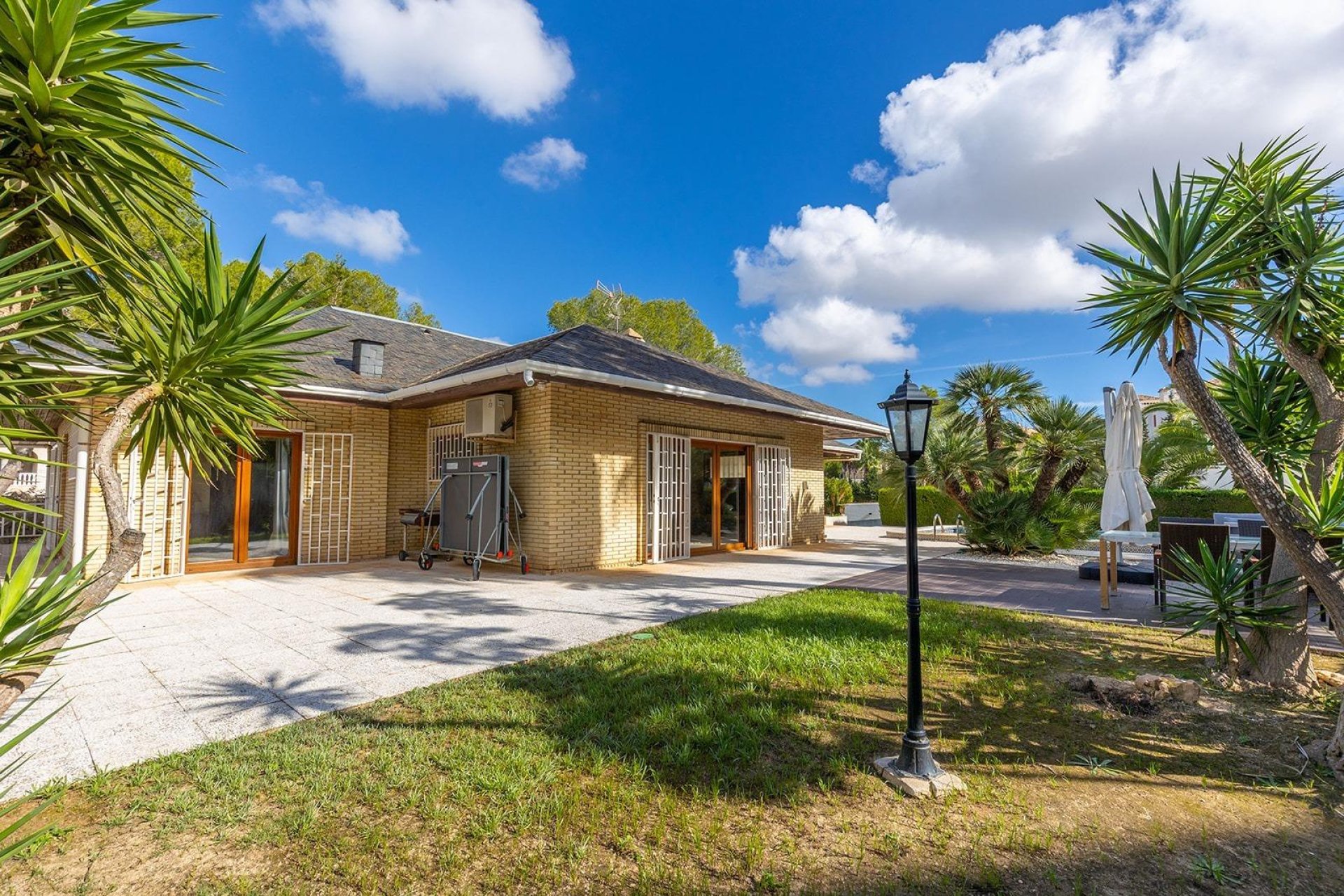 Herverkoop - Villa -
Orihuela Costa - Villamartín