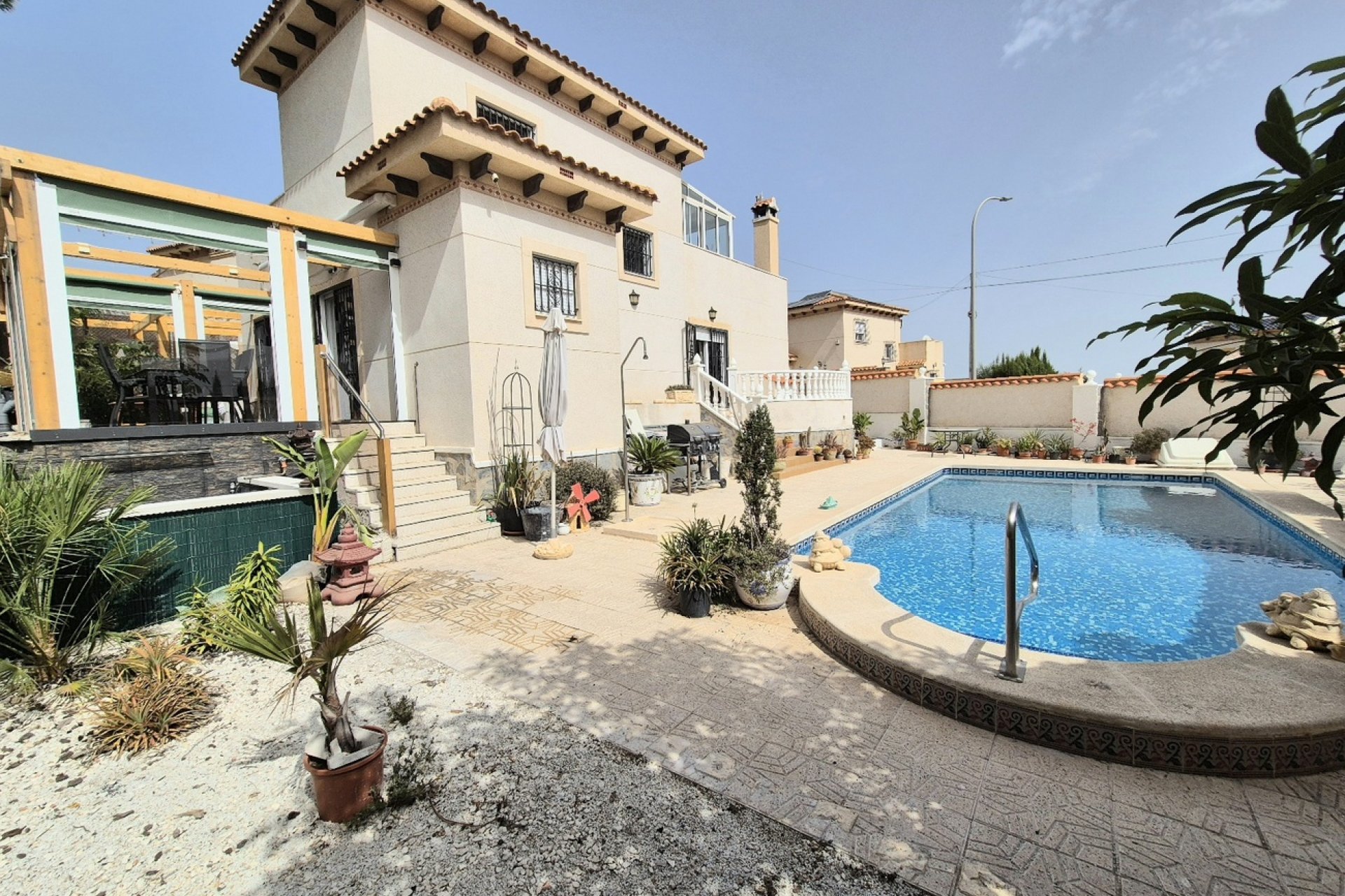 Herverkoop - Villa -
San Miguel de Salinas - Ciudad de las comunicaciones