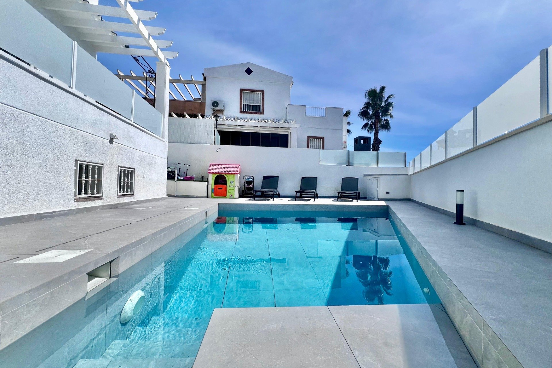 Herverkoop - Villa -
San Miguel de Salinas - Las filipinas