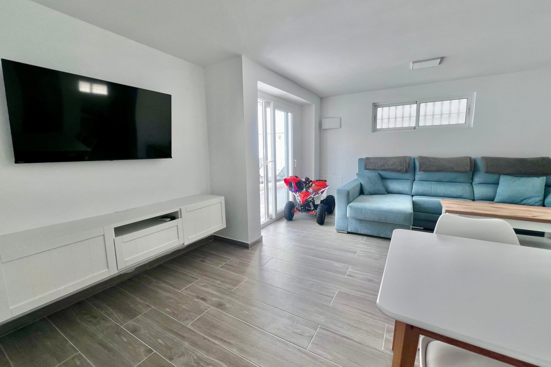 Herverkoop - Villa -
San Miguel de Salinas - Las filipinas