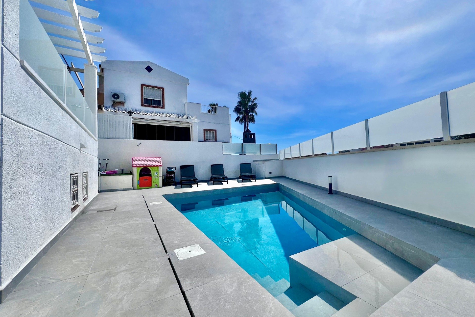 Herverkoop - Villa -
San Miguel de Salinas - Las filipinas