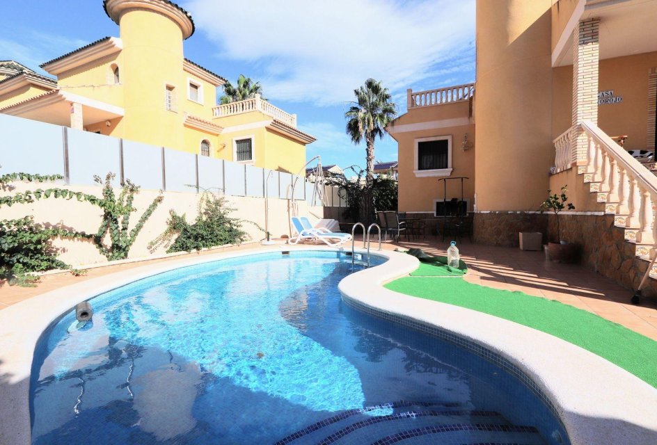 Herverkoop - Villa -
Villamartin