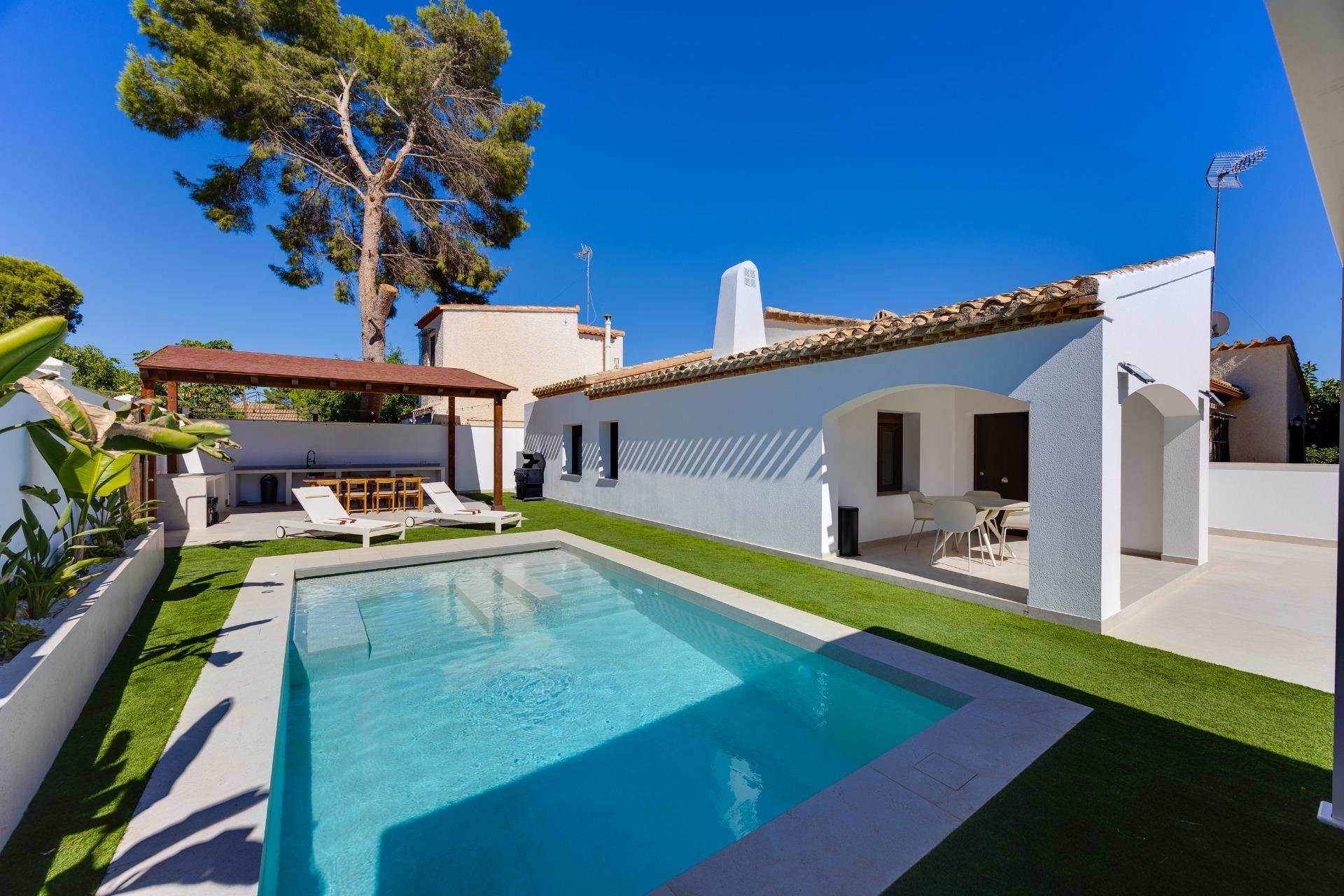 Kurzzeit-Vermietung - Villa -
Orihuela Costa - Punta Prima