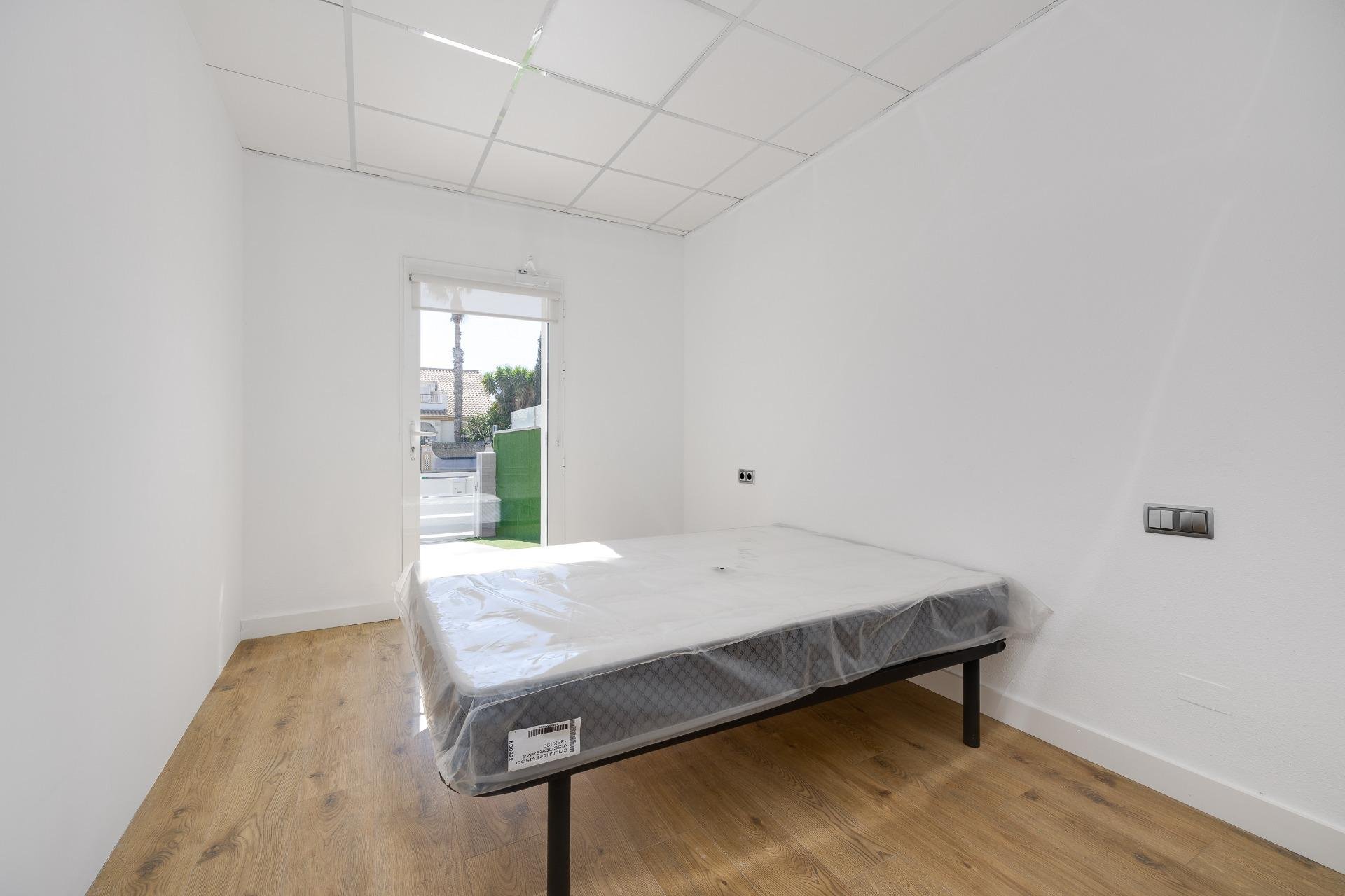 Lange Termijn Verhuur - Herenhuis -
Orihuela Costa - La Zenia