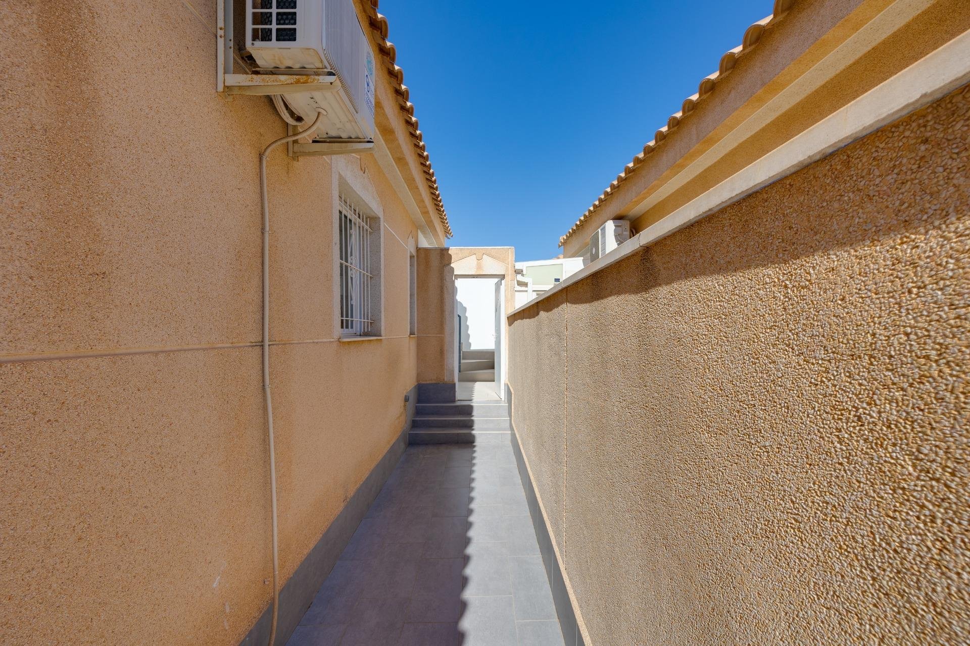 Lange Termijn Verhuur - Herenhuis -
Orihuela Costa - La Zenia