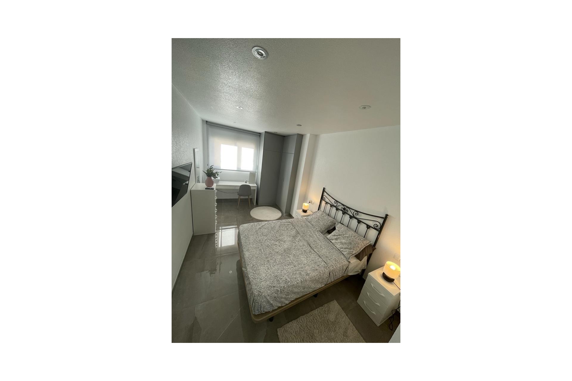 Lange Termijn Verhuur - Penthouse -
Torrevieja - Playa del Cura