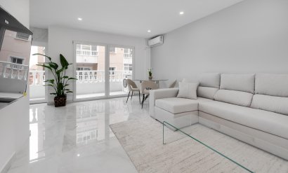 Mieszkanie w bloku - Odsprzedaż -
            Torrevieja - AM-01811