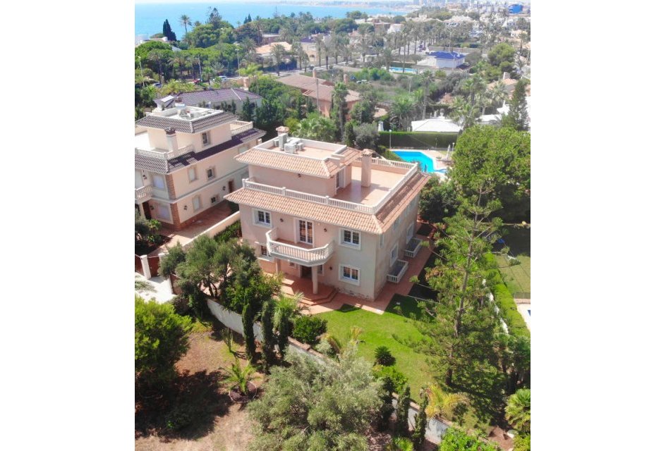 Nowy budynek - Villa -
Cabo Roig