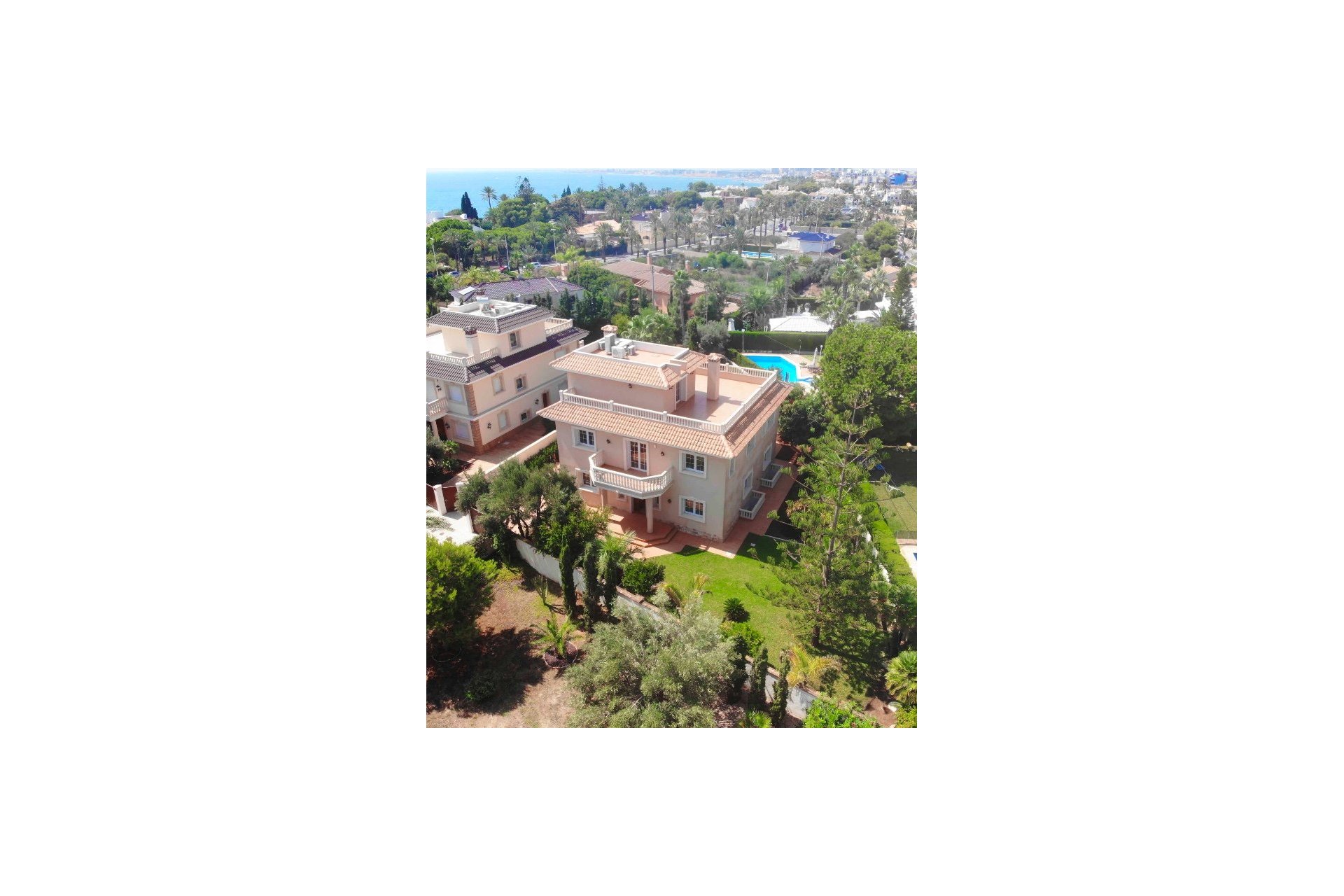 Nowy budynek - Villa -
Cabo Roig