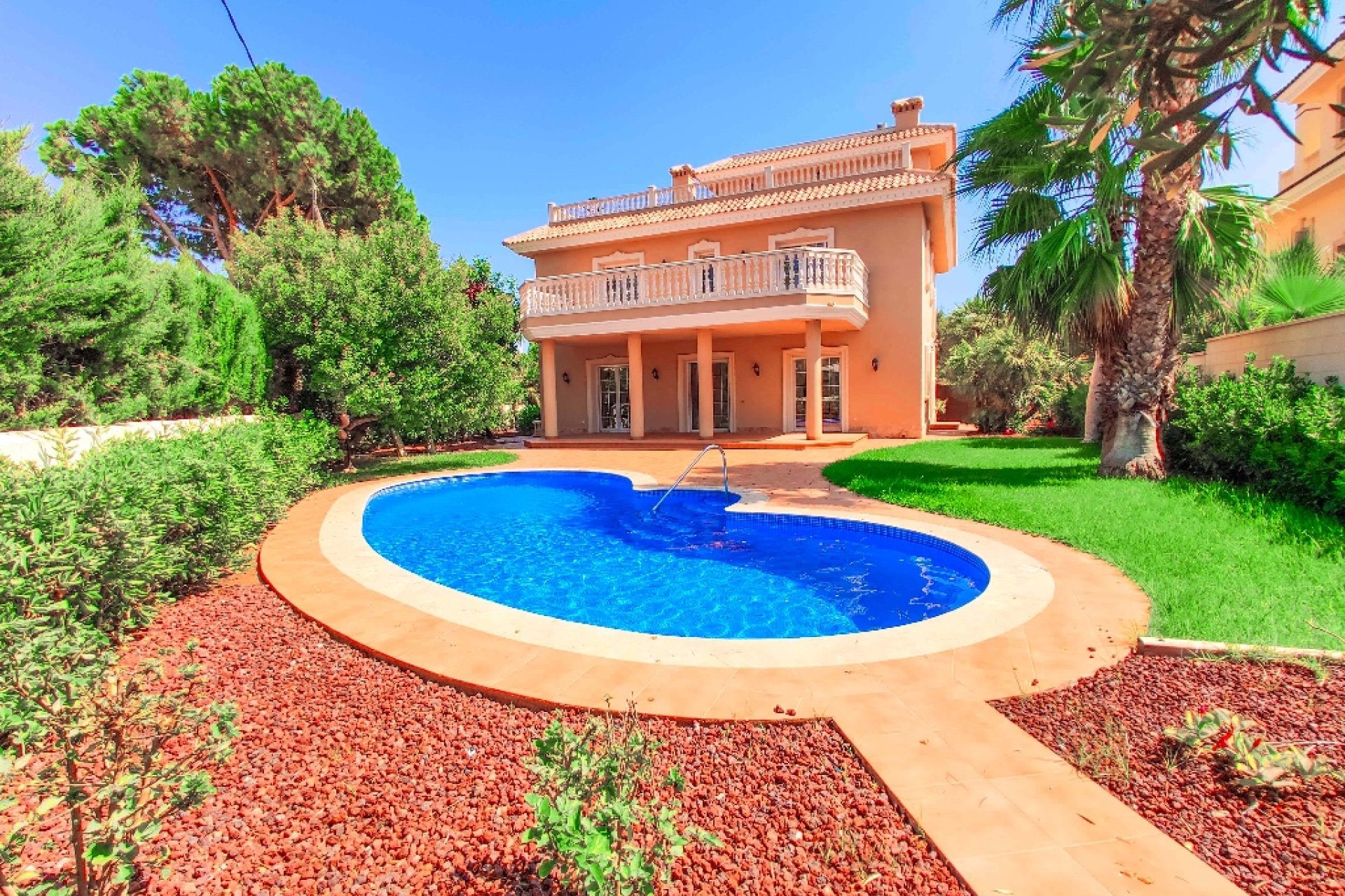 Nowy budynek - Villa -
Cabo Roig