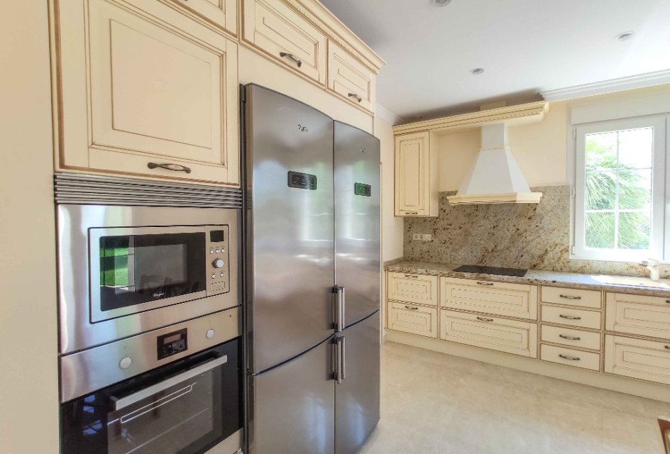 Nowy budynek - Villa -
Cabo Roig