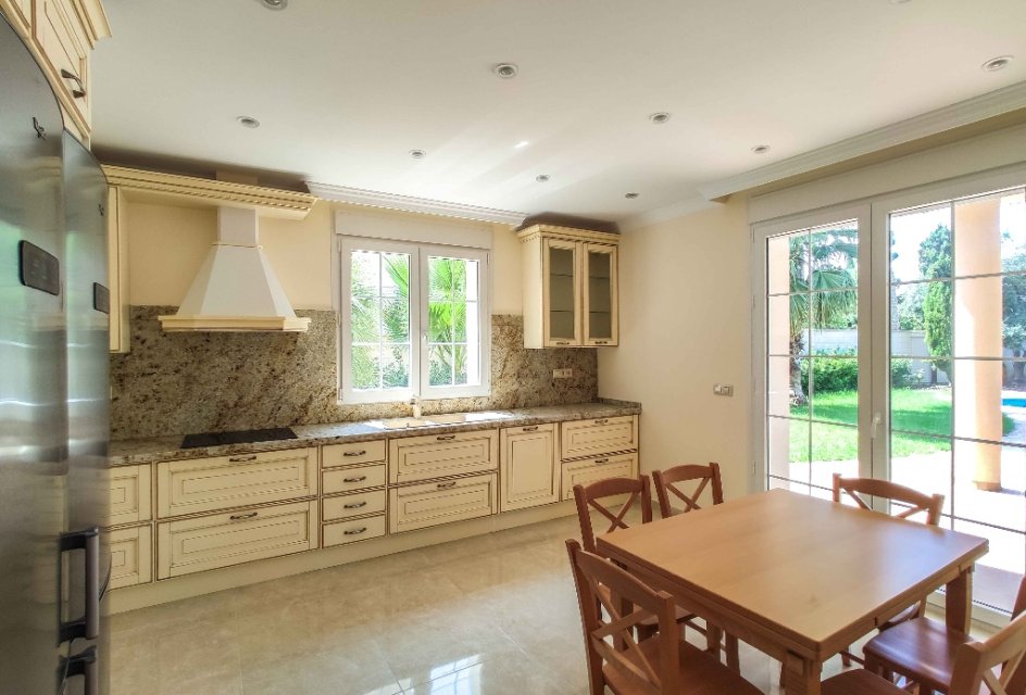 Nowy budynek - Villa -
Cabo Roig