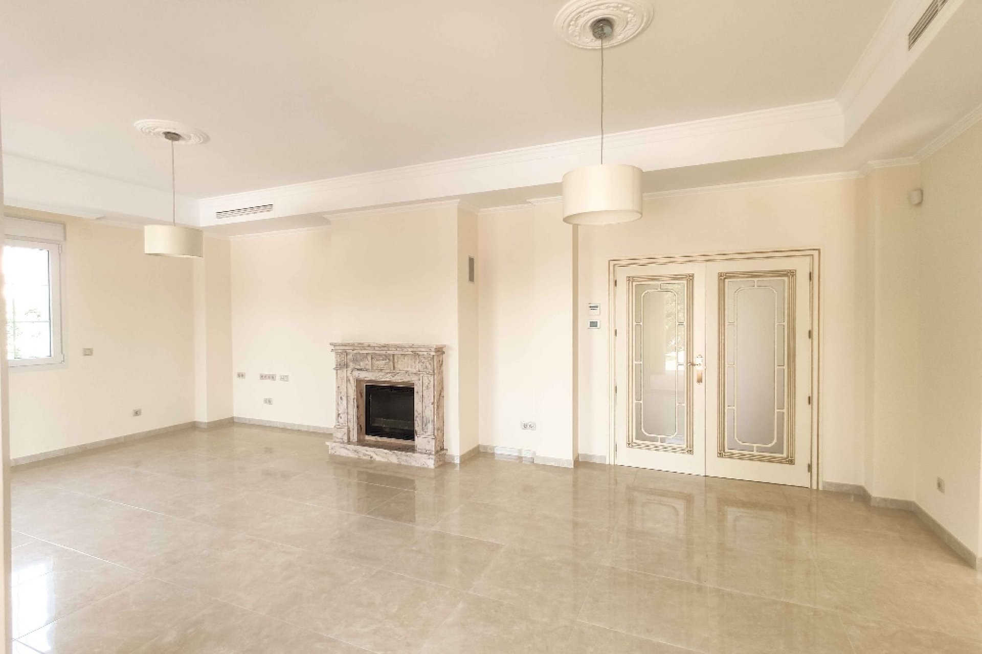 Nowy budynek - Villa -
Cabo Roig