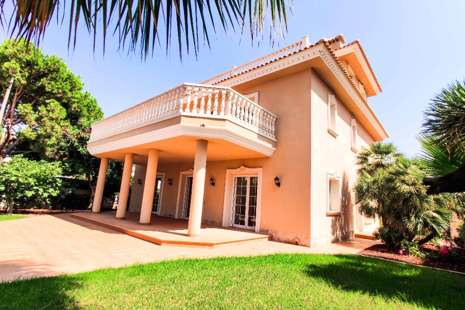 Nowy budynek - Villa -
Cabo Roig